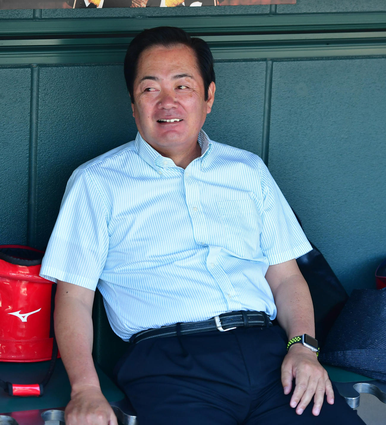 広島対中日　試合前、練習を見る北別府学氏（2017年8月撮影）