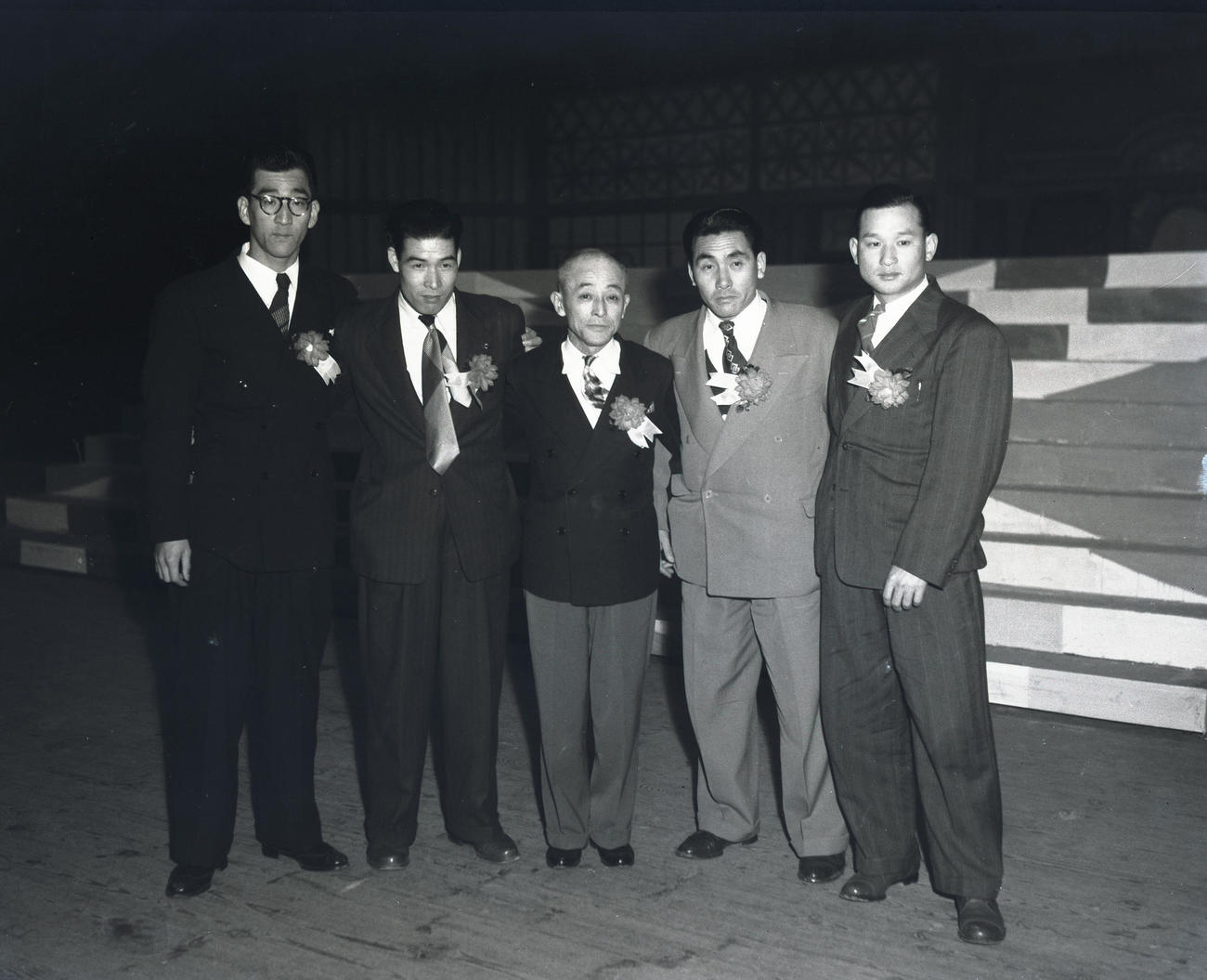 51年2月、セ・リーグ渡米選手壮行会で。左から1人おいて小鶴、小西、藤村、川上