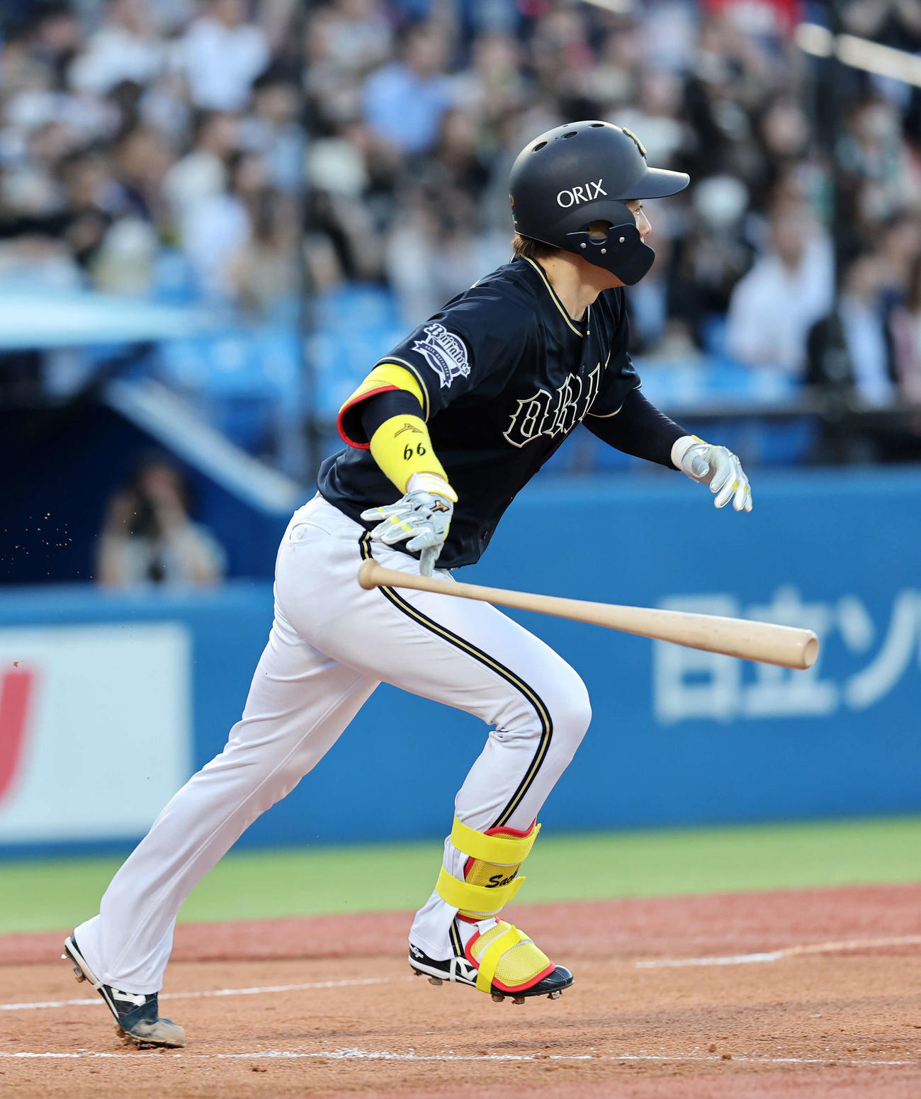ヤクルト対オリックス　2回表オリックス2死一、二塁、山崎福也は中前適時打を放つ（撮影・鈴木正人）