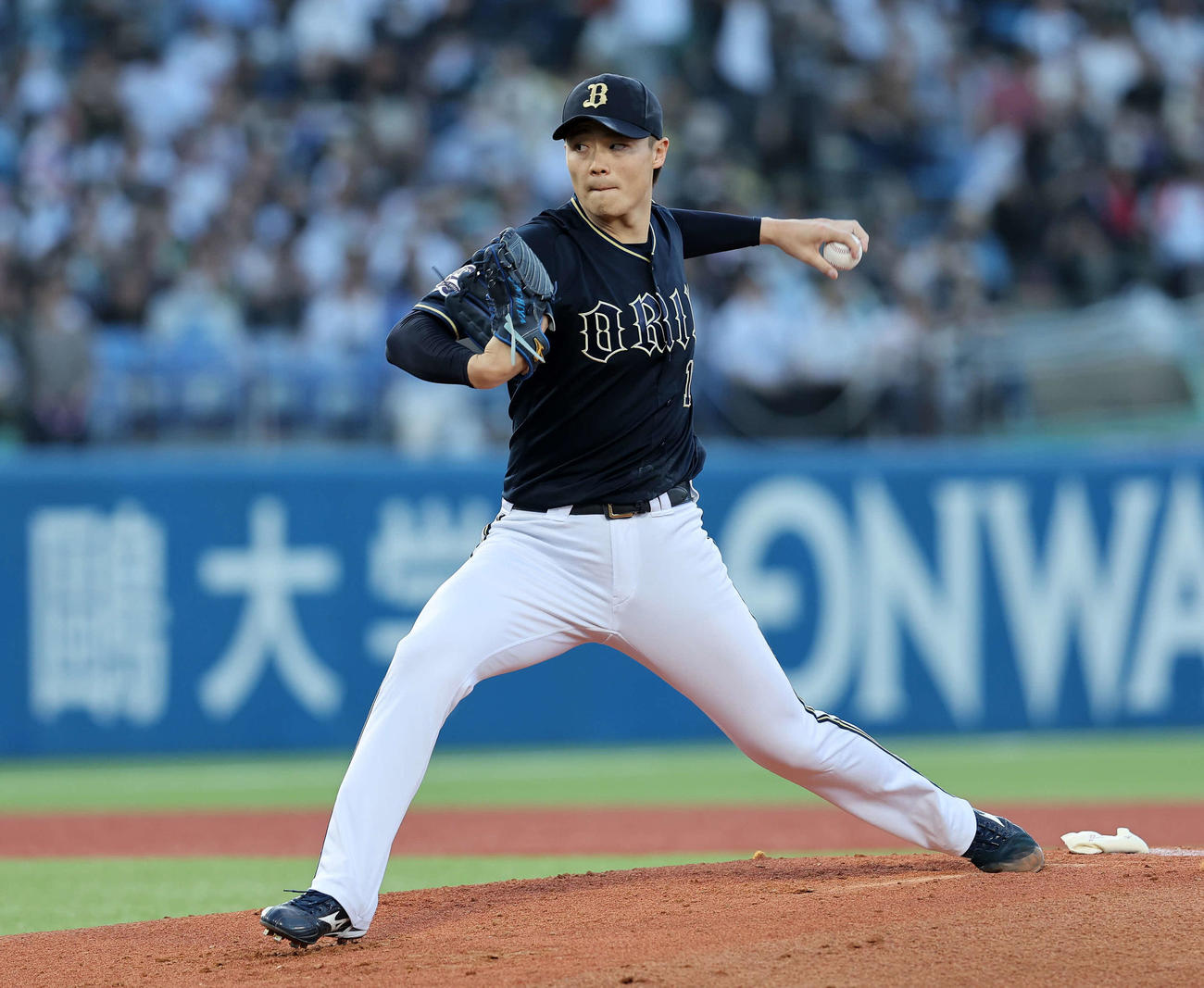 ヤクルト対オリックス　力投するオリックス先発の山崎福（撮影・鈴木正人）