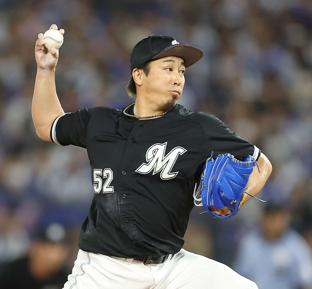DeNA対ロッテ　9回裏、力投するロッテ益田（撮影・河田真司）