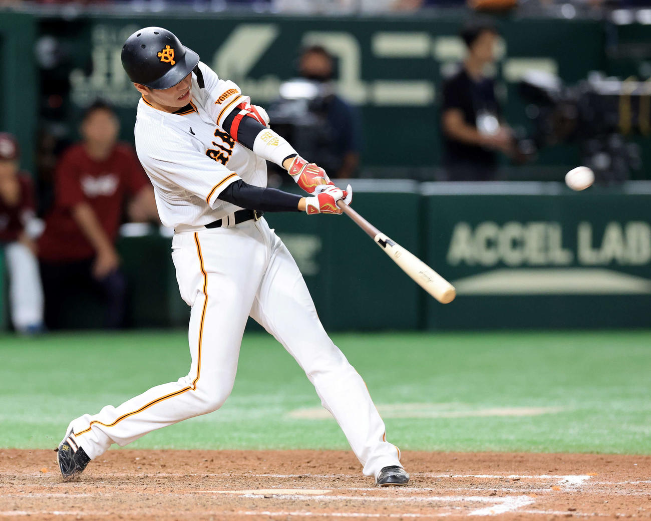 巨人対楽天　9回裏巨人無死二、三塁、坂本はサヨナラ3点本塁打を放つ（撮影・浅見桂子）