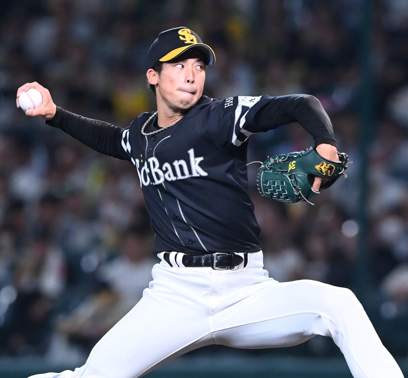 阪神対ソフトバンク　7回に登板するソフトバンク尾形（撮影・和賀正仁）