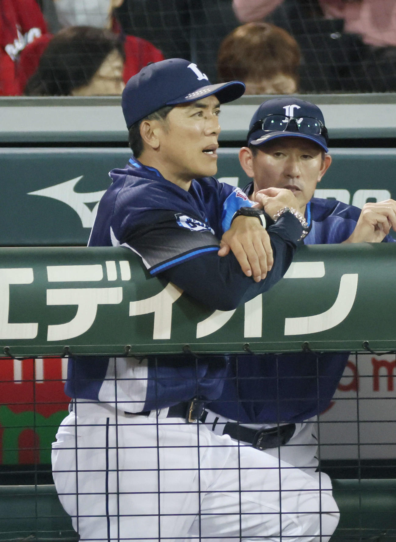 広島対西武　8回裏広島、ベンチの西武松井監督（撮影・加藤孝規）