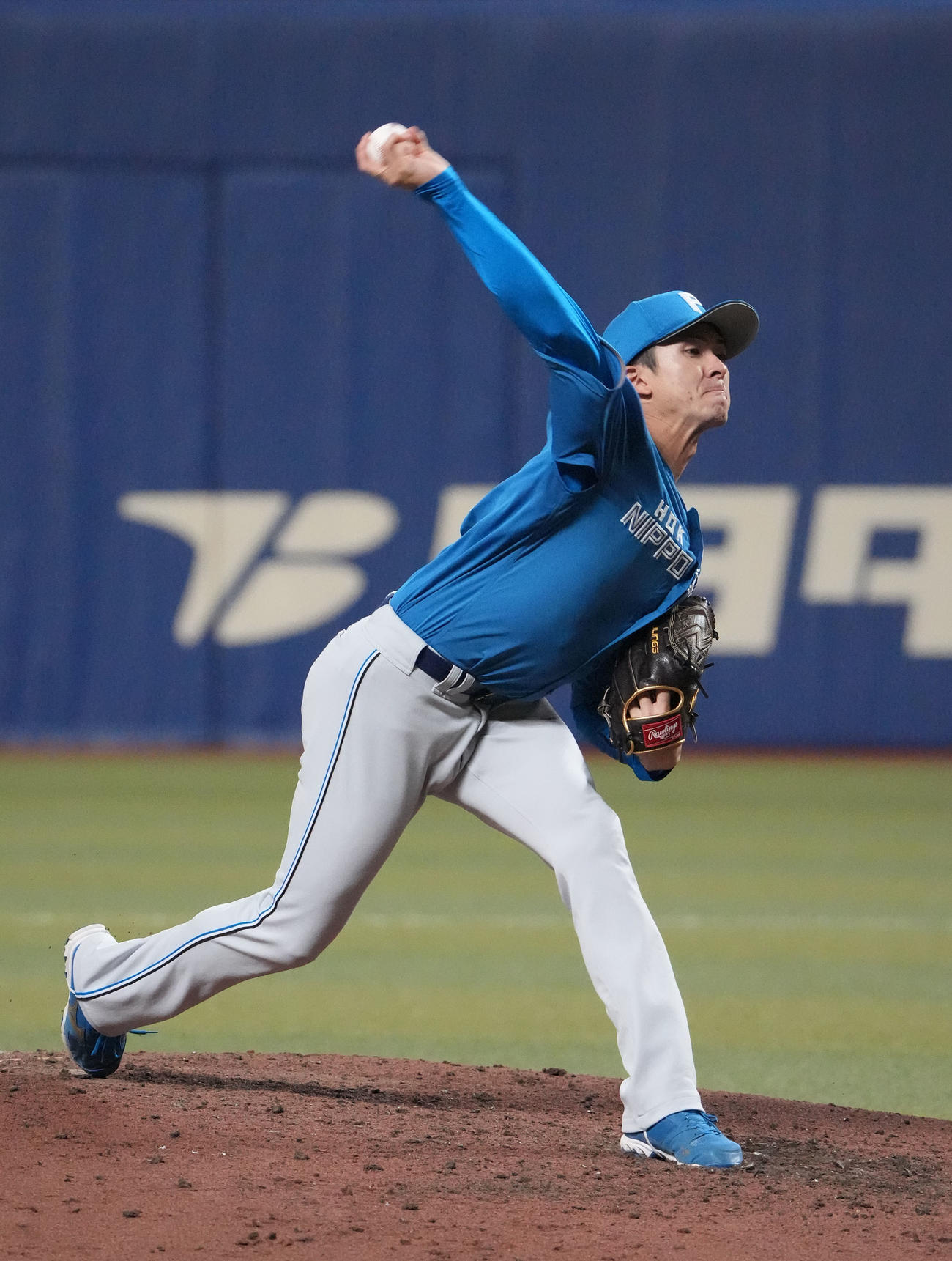 中日対日本ハム　6回裏、力投する日本ハム先発の上沢（撮影・森本幸一）