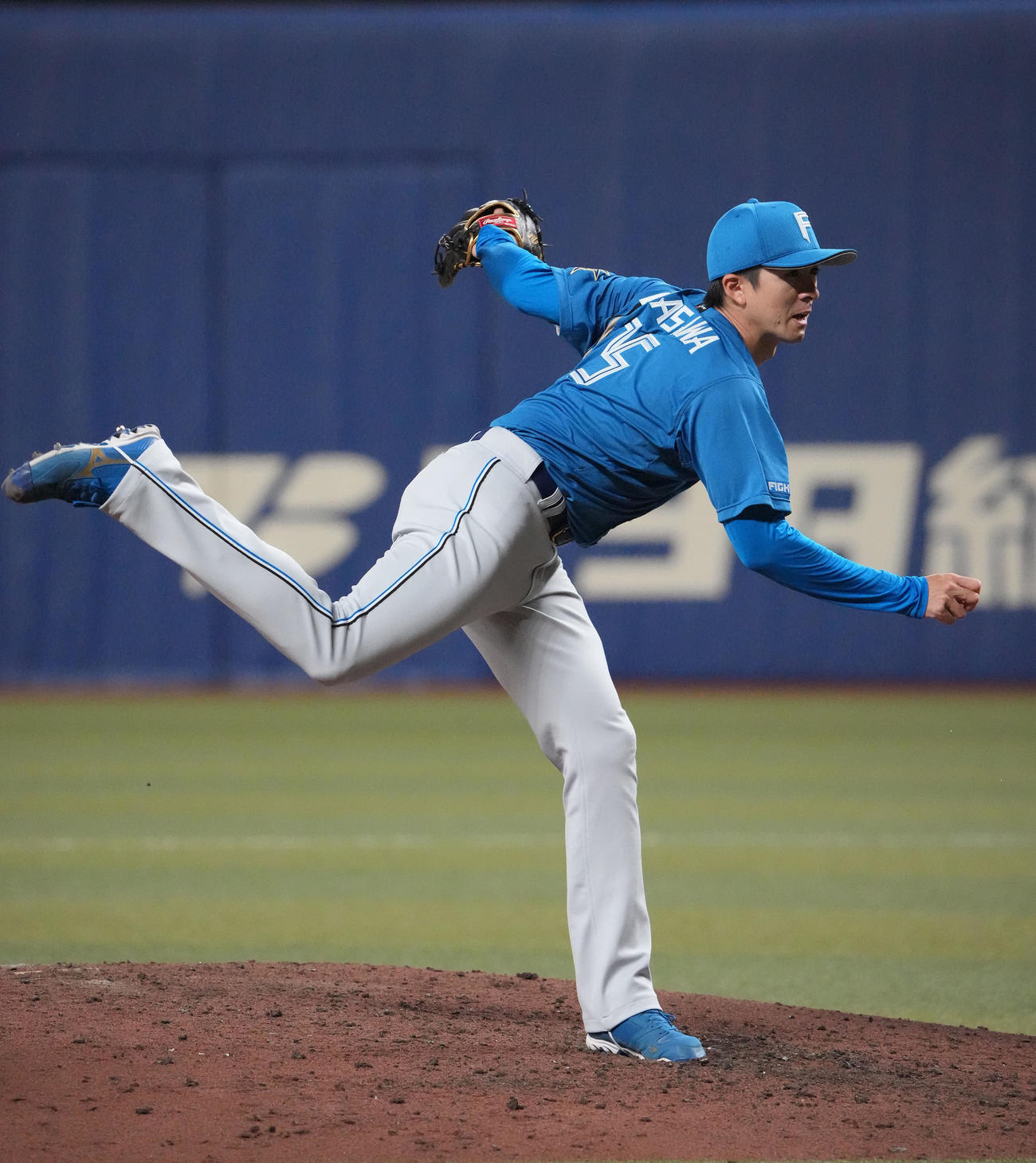 中日対日本ハム　6回裏、力投する日本ハム先発の上沢（撮影・森本幸一）