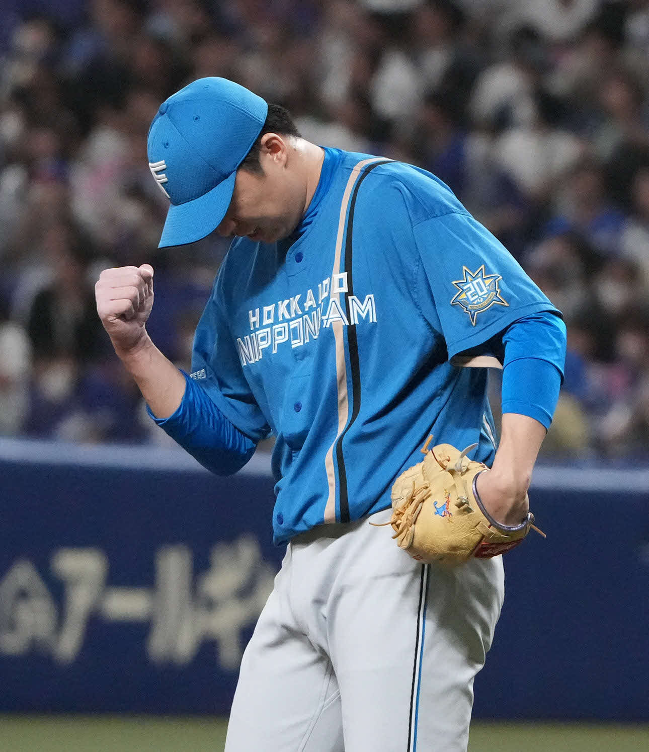 中日対日本ハム　9回裏中日2死、村松を中飛に討ち取りガッツポーズをする田中正（撮影・森本幸一）