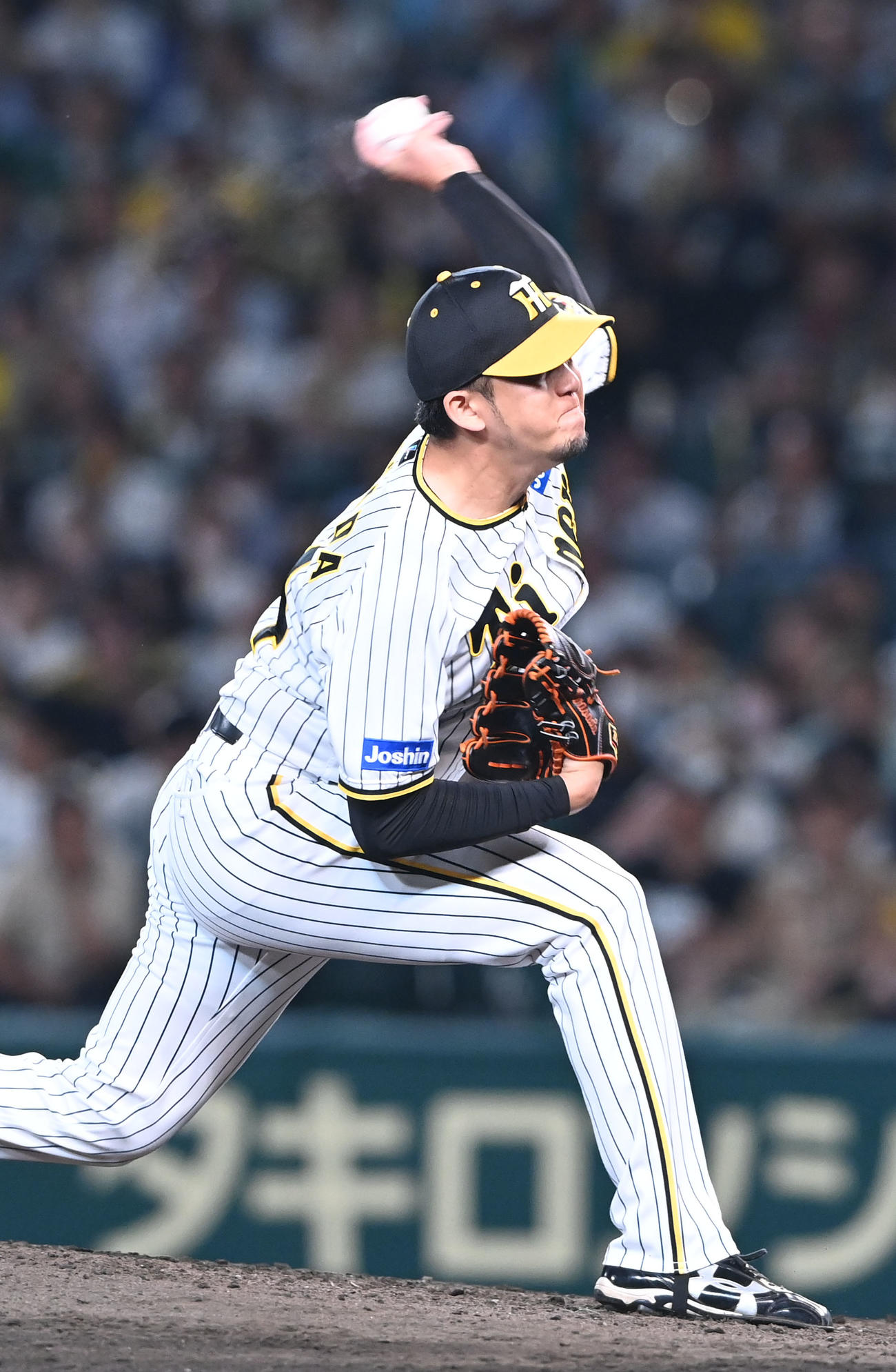 阪神対ソフトバンク　8回に登板する阪神岩貞（撮影・和賀正仁）