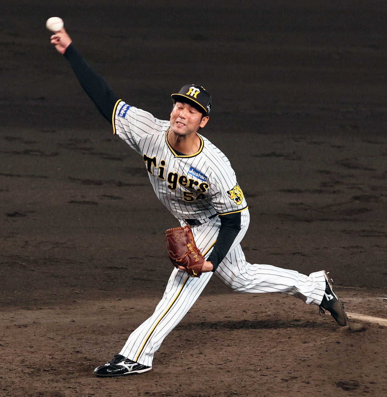 阪神対ソフトバンク　7回表、阪神3番手で登板する加治屋（撮影・加藤哉）