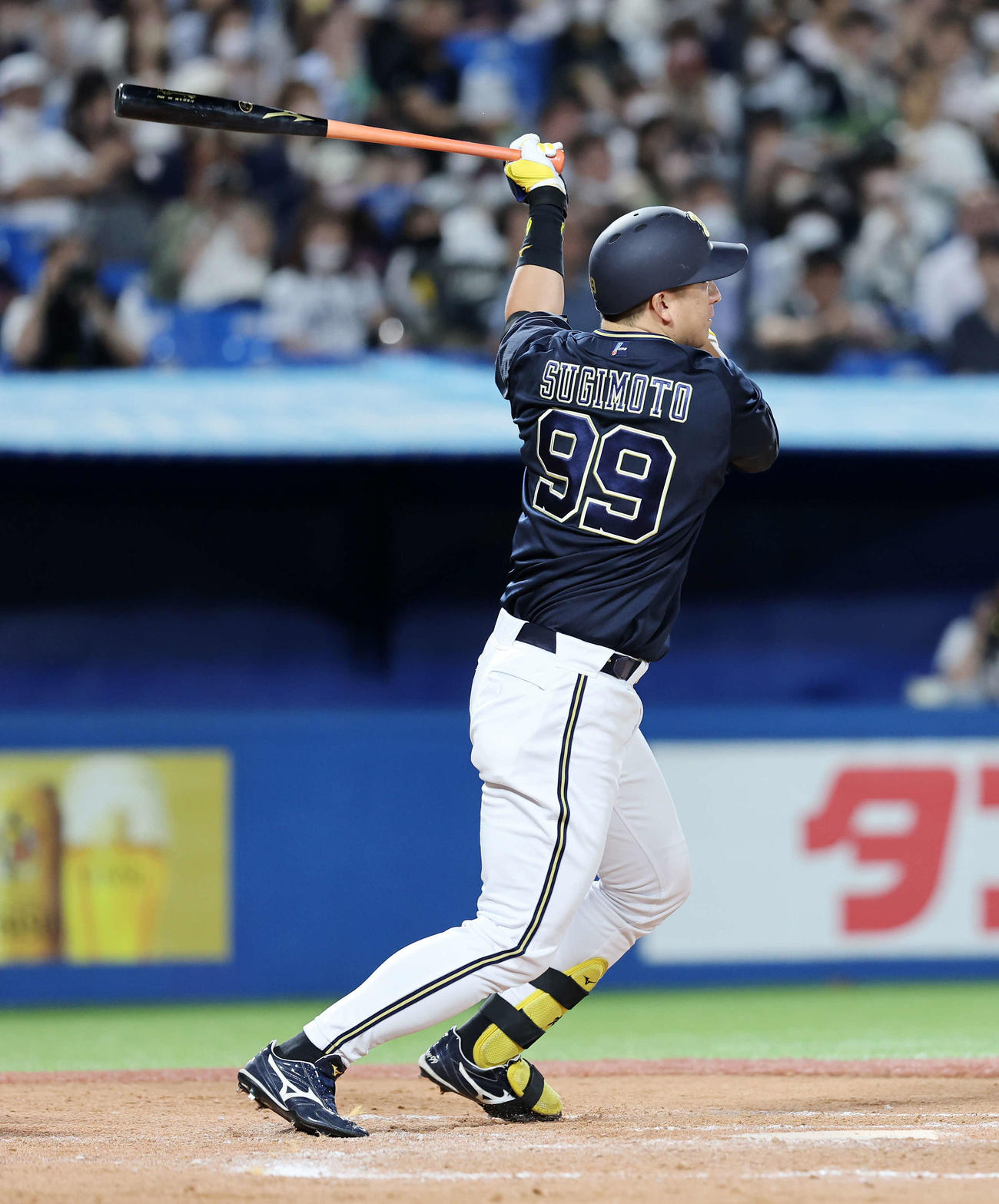 ヤクルト対オリックス　8回表オリックス1死一塁、杉本は左越え適時二塁打を放つ（撮影・鈴木正人）