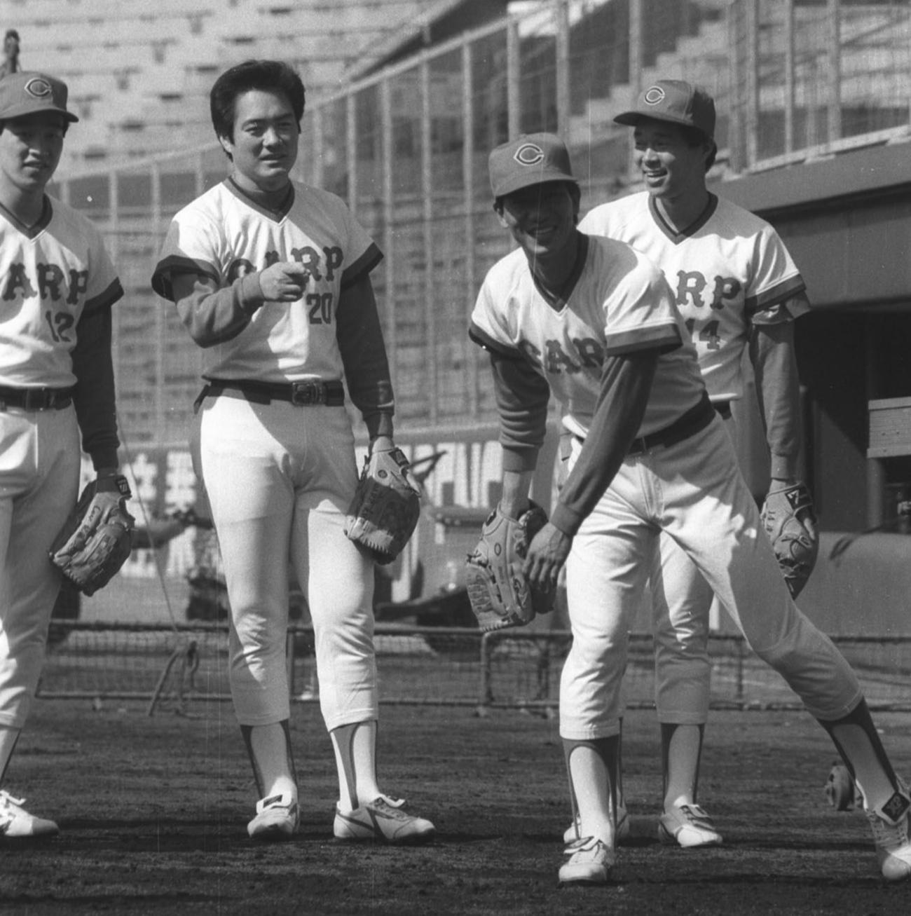 88年5月、広島市民球場での練習で。右から津田、大野、北別府、紀藤