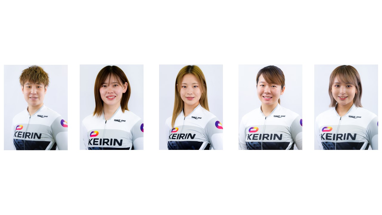 7月1日のロッテ対楽天戦に来場するガールズケイリン選手たち。左から柳原真緒、高木佑真、本多優、吉田りんご、塩田日海（球団提供）