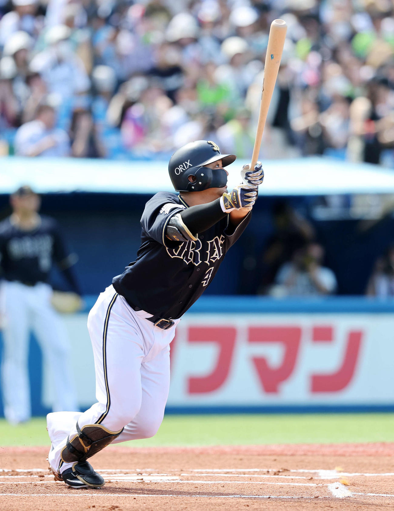 ヤクルト対オリックス　1回表オリックス2死、森は右越えソロ本塁打を放つ（撮影・鈴木正人）