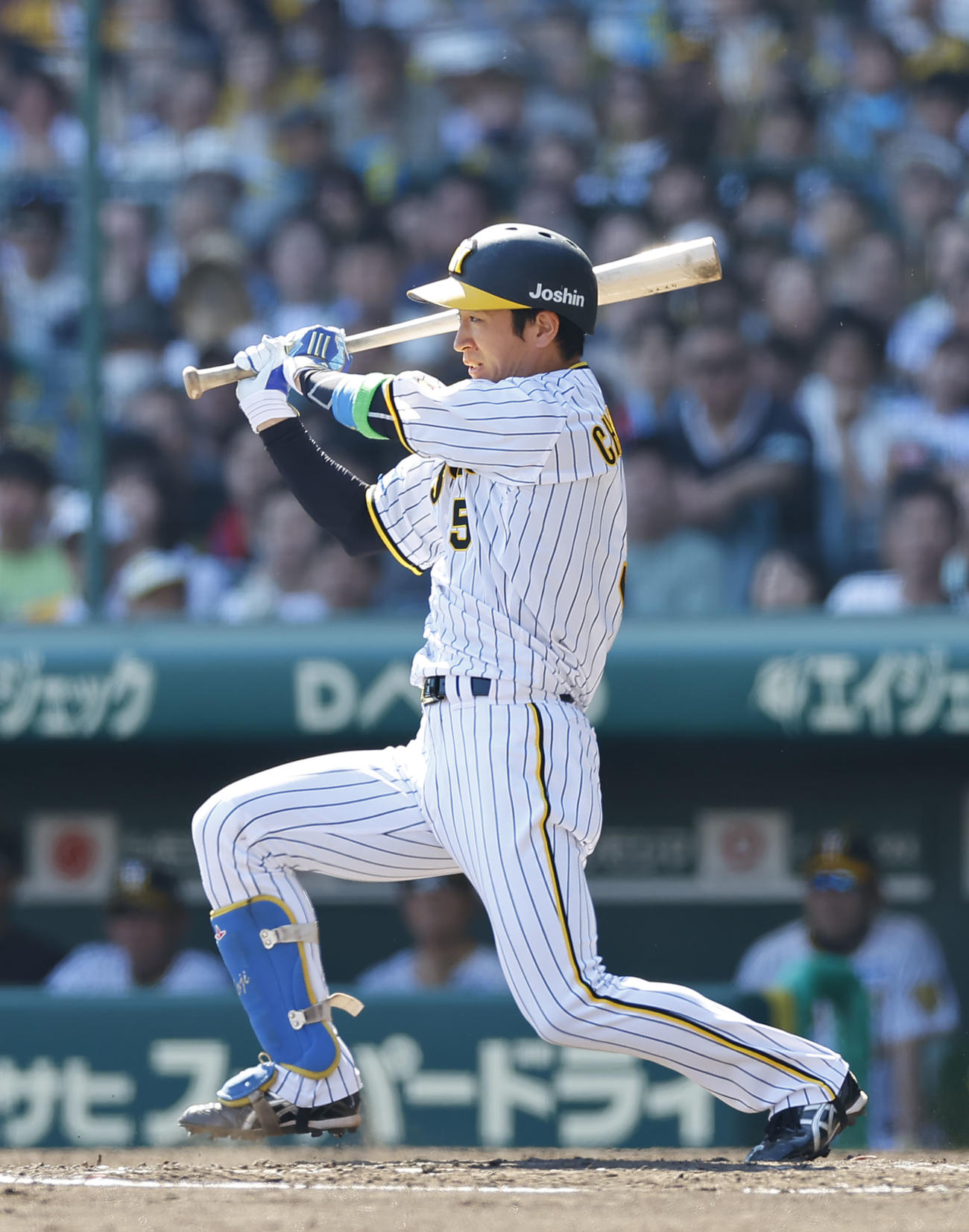 阪神対ソフトバンク　4回裏阪神2死満塁、近本が右前に2点打を放つ（撮影・藤尾明華）