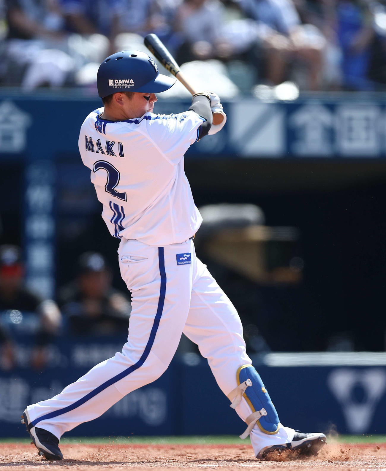 DeNA対ロッテ　3回裏DeNA1死三塁、左前適時打を放つ牧（撮影・河田真司）