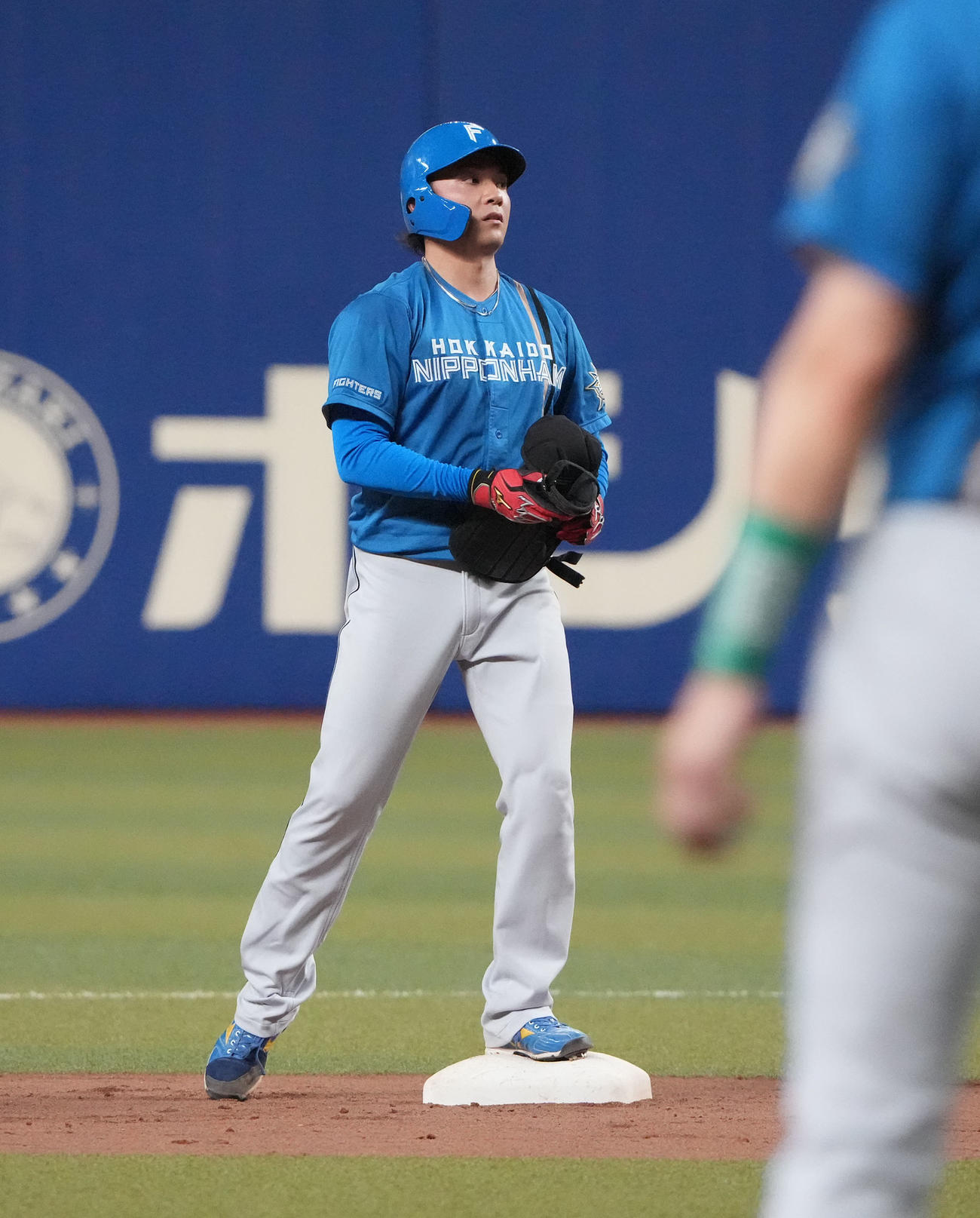 中日対日本ハム　5回表日本ハム2死一塁、左適時二塁打を放った伊藤（撮影・森本幸一）