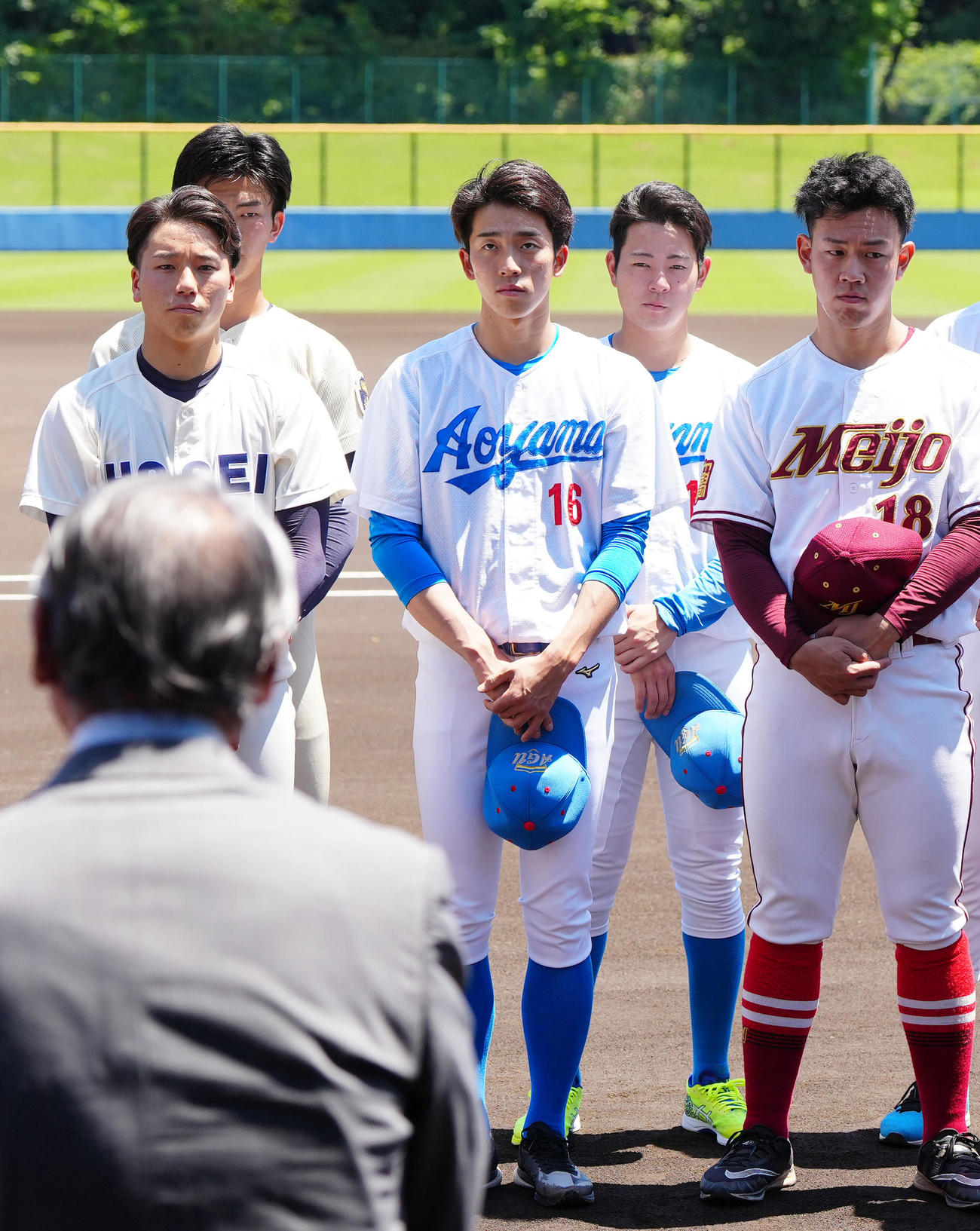 侍ジャパン大学日本代表の選考合宿に臨む青学大・常広（中央）ら（撮影・江口和貴）