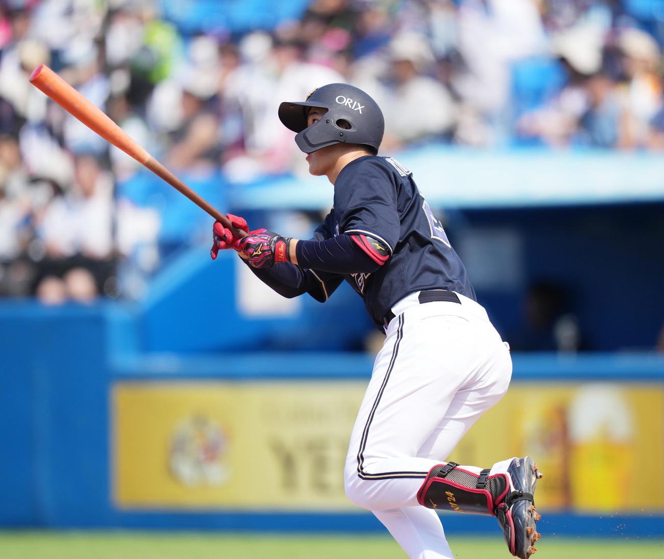 ヤクルト対オリックス　2回表オリックス1死、左越え本塁打を放つ紅林（撮影・菅敏）