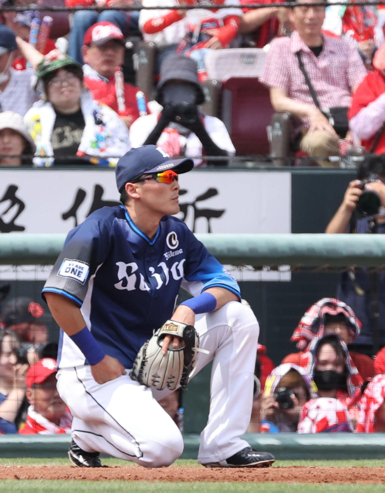 広島対西武　1回裏広島2死一、三塁、林晃汰の遊撃適時内野安打で、悪送球をした源田（撮影・加藤孝規）