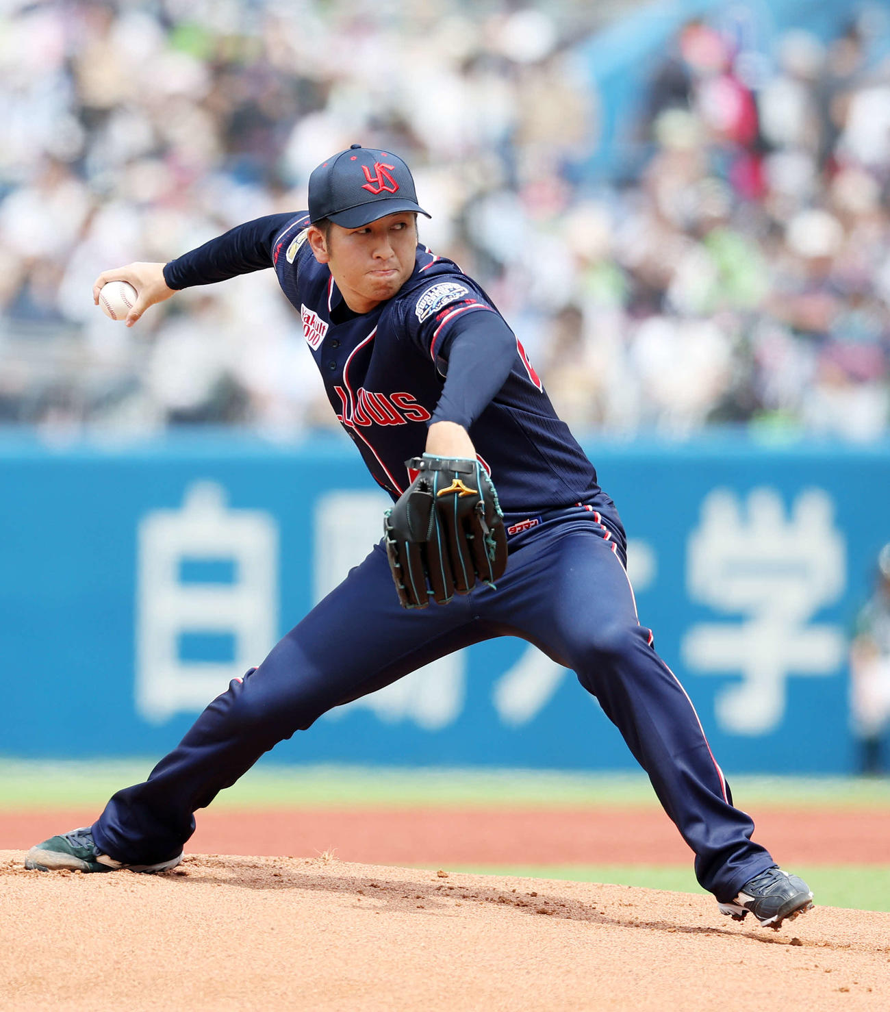ヤクルト対オリックス　力投するヤクルト先発の小沢（撮影・鈴木正人）