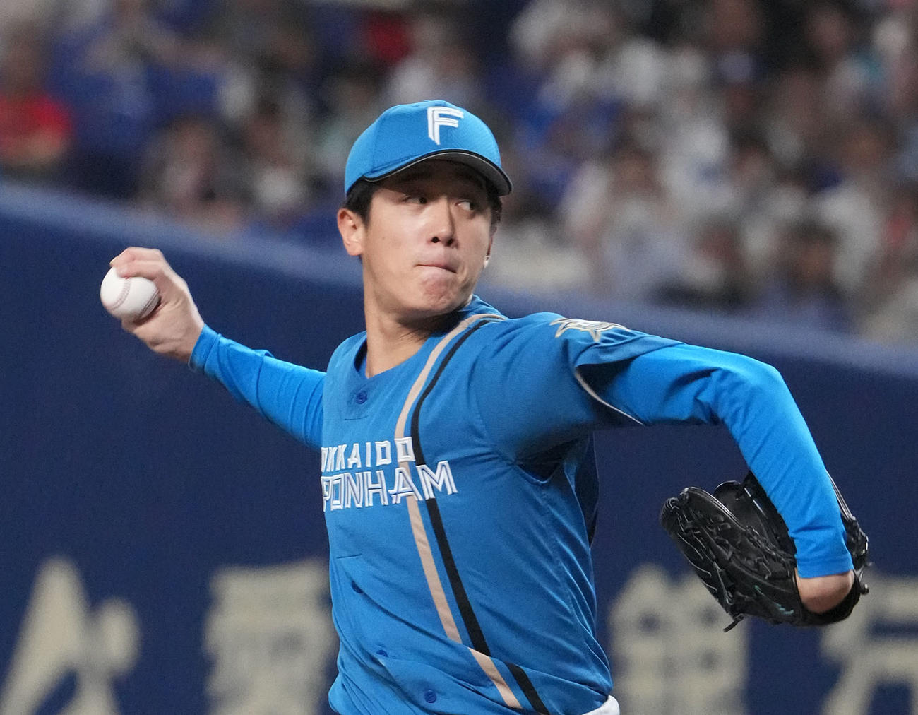 中日対日本ハム　1回裏、登板する日本ハム先発の北山（撮影・森本幸一）