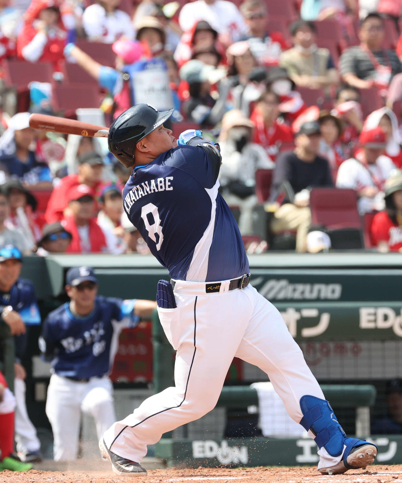 広島対西武　5回表西武2死一塁、渡部は勝ち越しの左越え2点本塁打を放つ（撮影・加藤孝規）