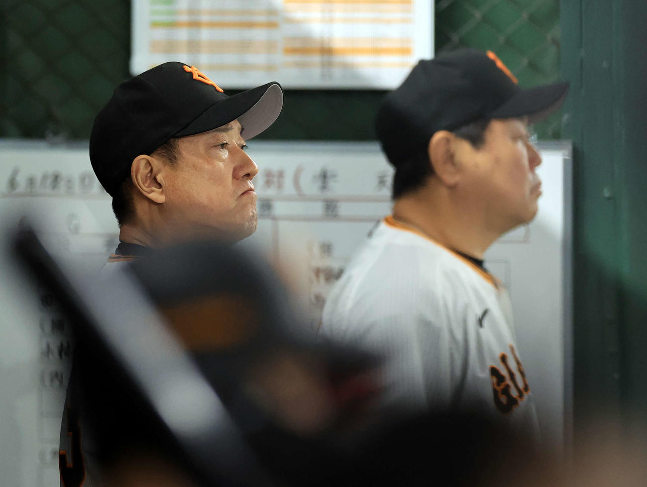 巨人対楽天　9回裏巨人の攻撃中、険しい表情の原監督（撮影・浅見桂子）