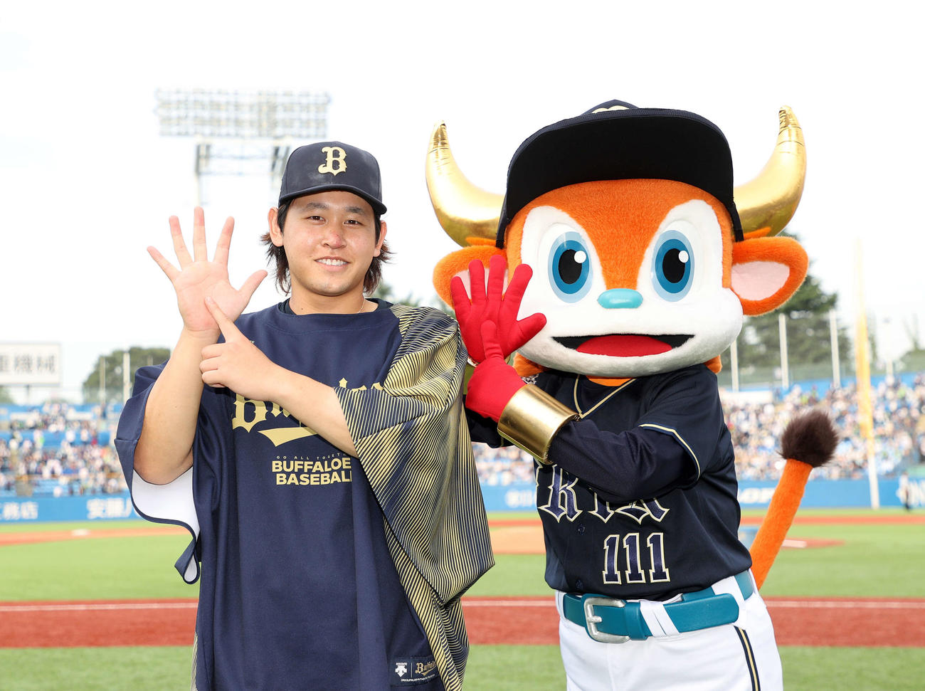 ヤクルト対オリックス　6勝目をあげ笑顔を見せるオリックス宮城（撮影・鈴木正人）