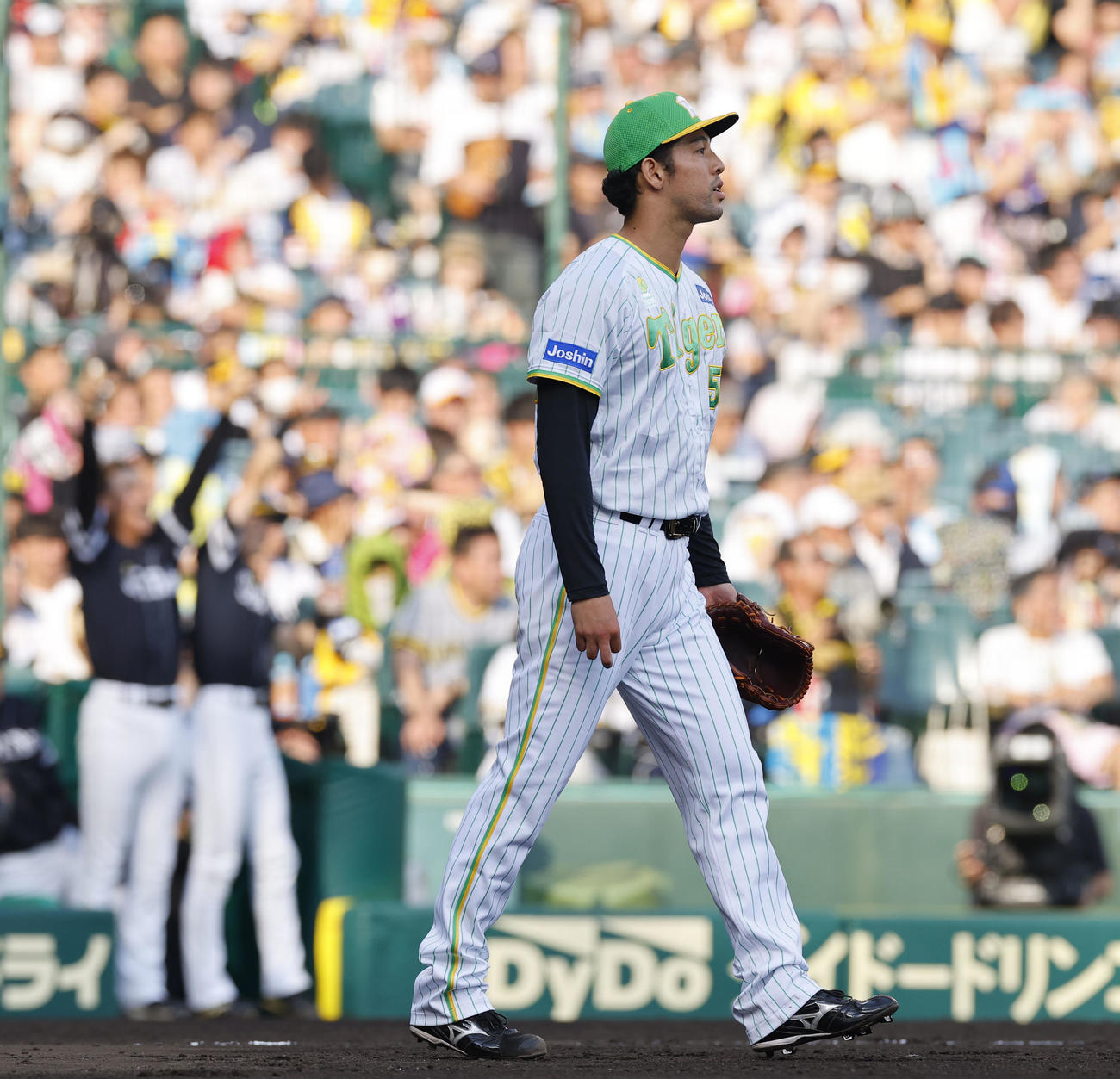 阪神対ソフトバンク　7回表ソフトバンク1死一、三塁、牧原に左中間に先制適時二塁打を許す阪神加治屋（撮影・藤尾明華）