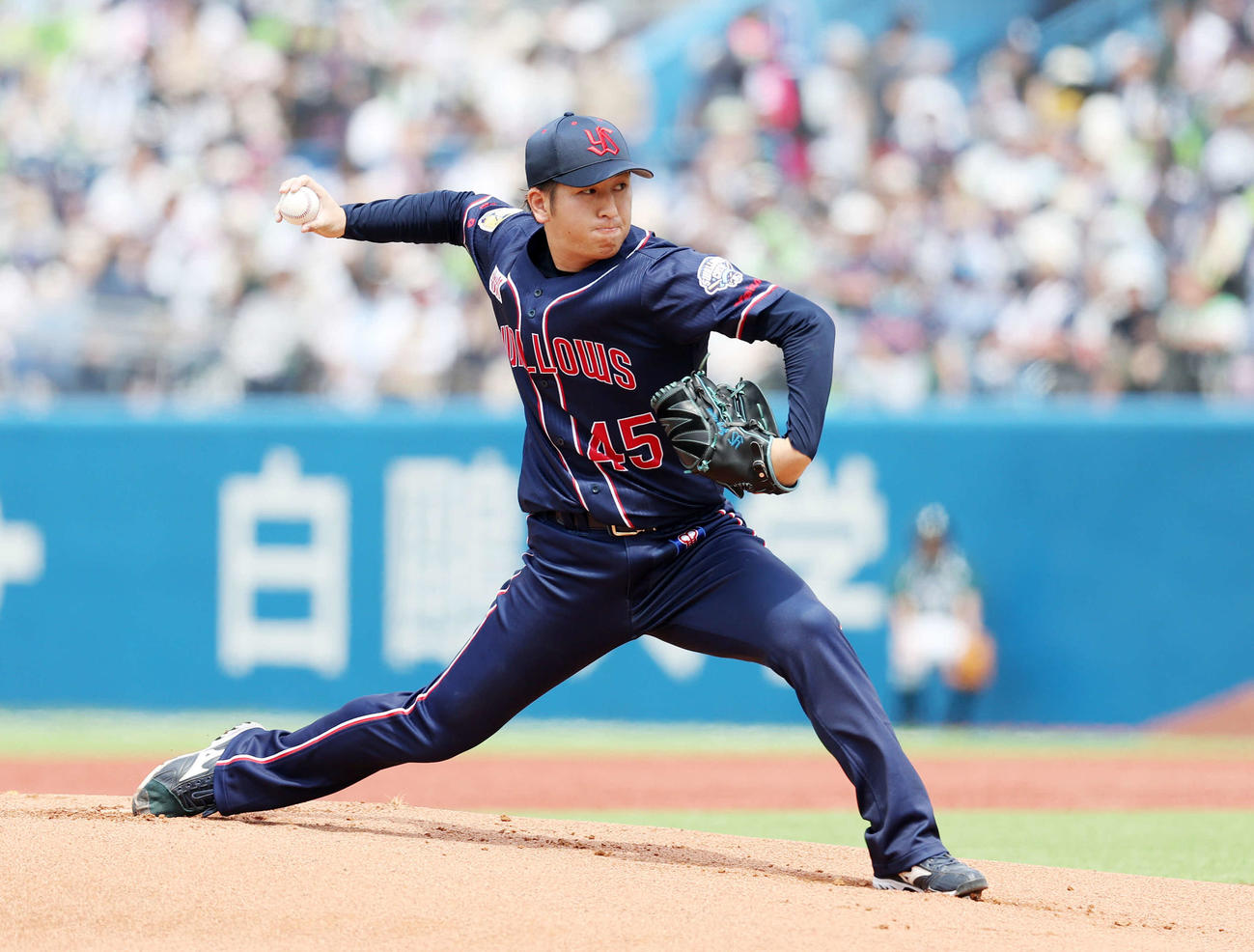 ヤクルト対オリックス　力投するヤクルト先発の小沢（撮影・鈴木正人）