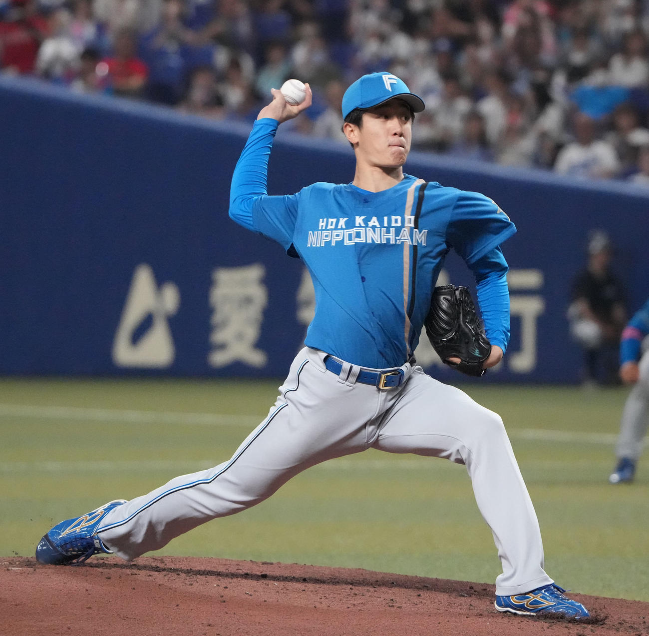 中日対日本ハム　1回裏、登板する日本ハム先発の北山（撮影・森本幸一）