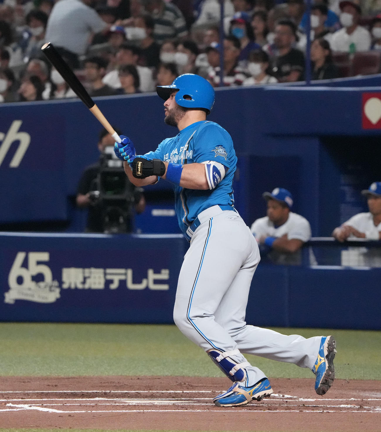 中日対日本ハム　1回表日本ハム1死一、三塁、中前適時打を放つマルティネス（撮影・森本幸一）