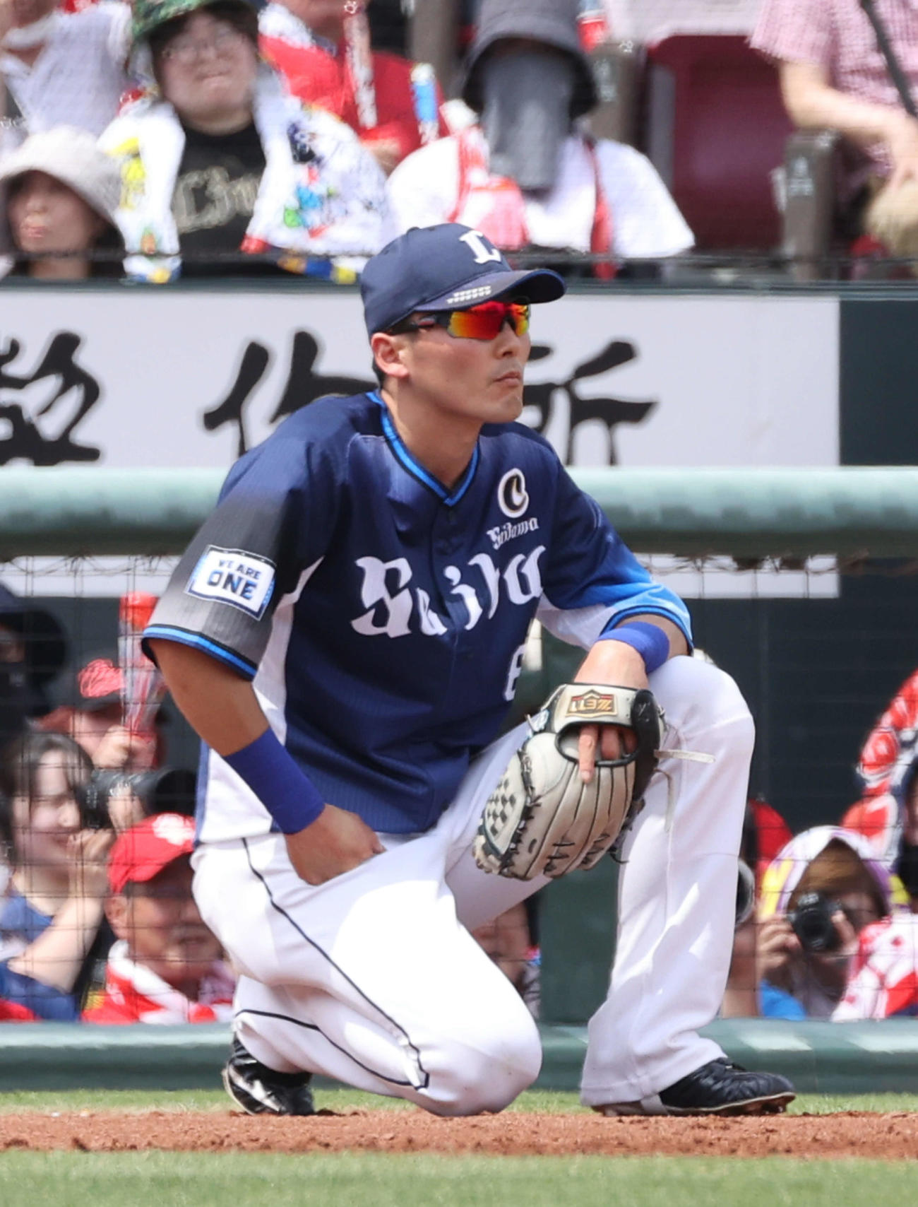 広島対西武　1回裏広島2死一、三塁、林晃汰の遊撃適時内野安打で、悪送球をした源田（撮影・加藤孝規）