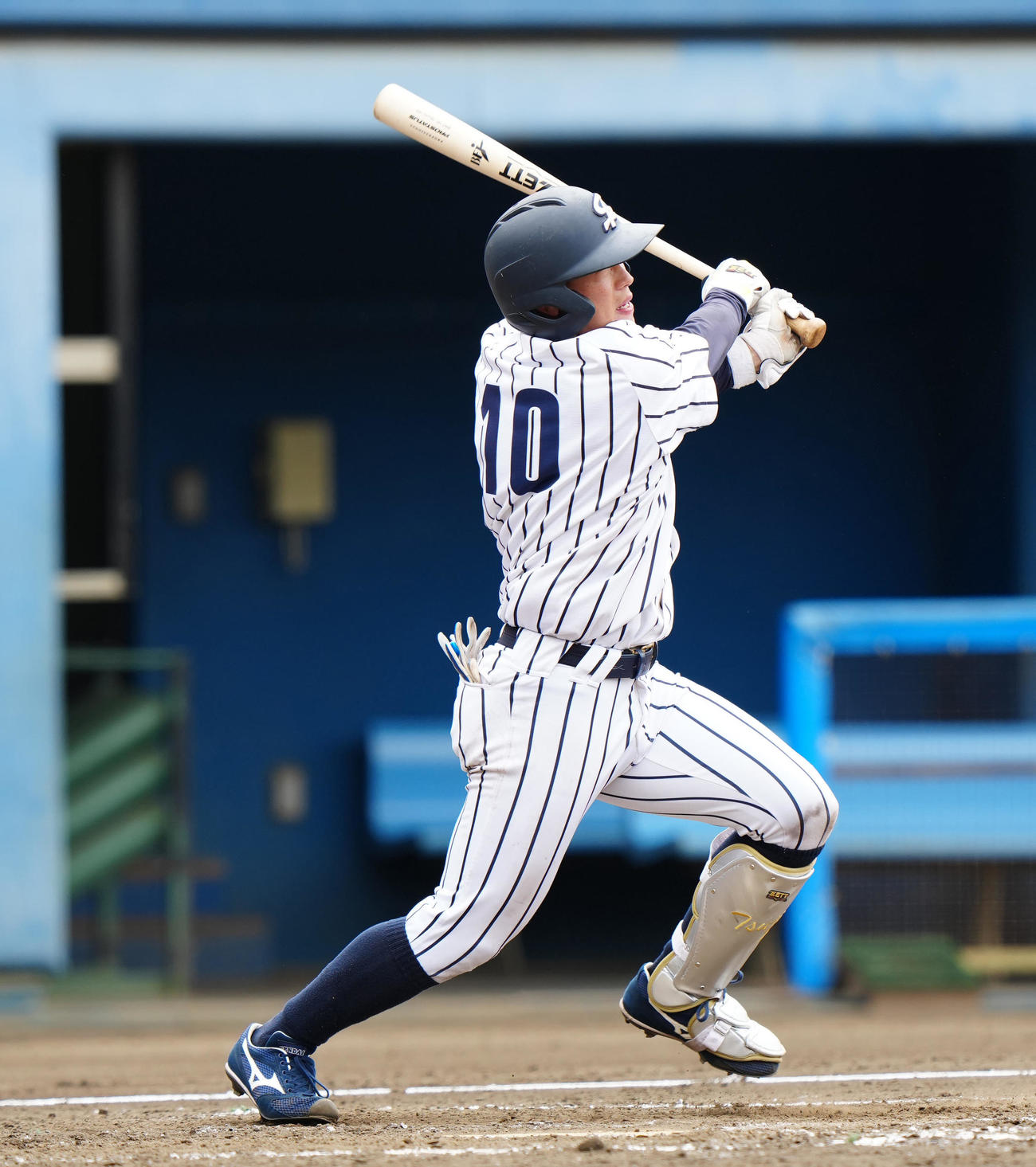 紅白戦　3回表白組1死、ソロ本塁打を放つ仙台大・辻本（撮影・江口和貴）