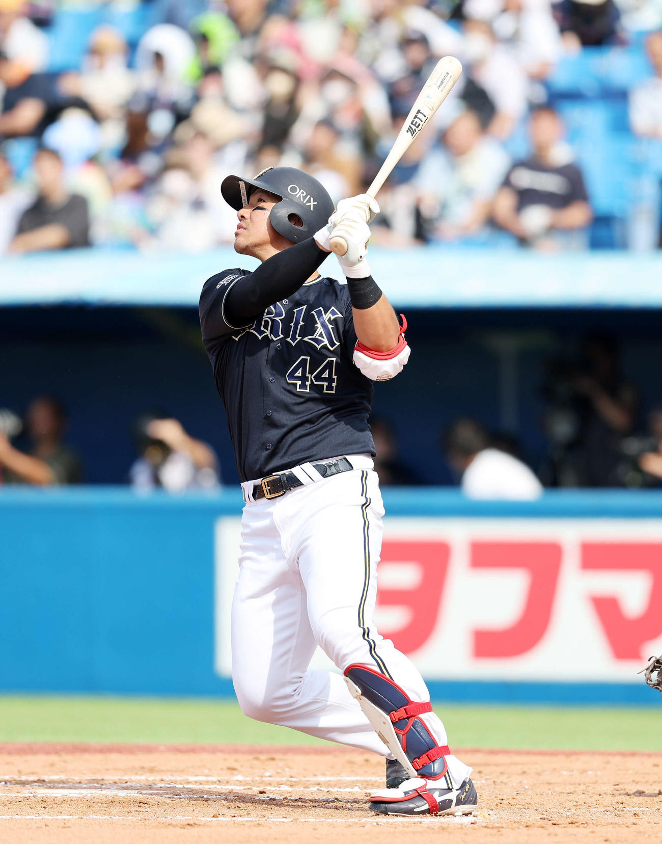 ヤクルト対オリックス　7回表オリックス無死、頓宮は左中間ソロ本塁打を放つ（撮影・鈴木正人）