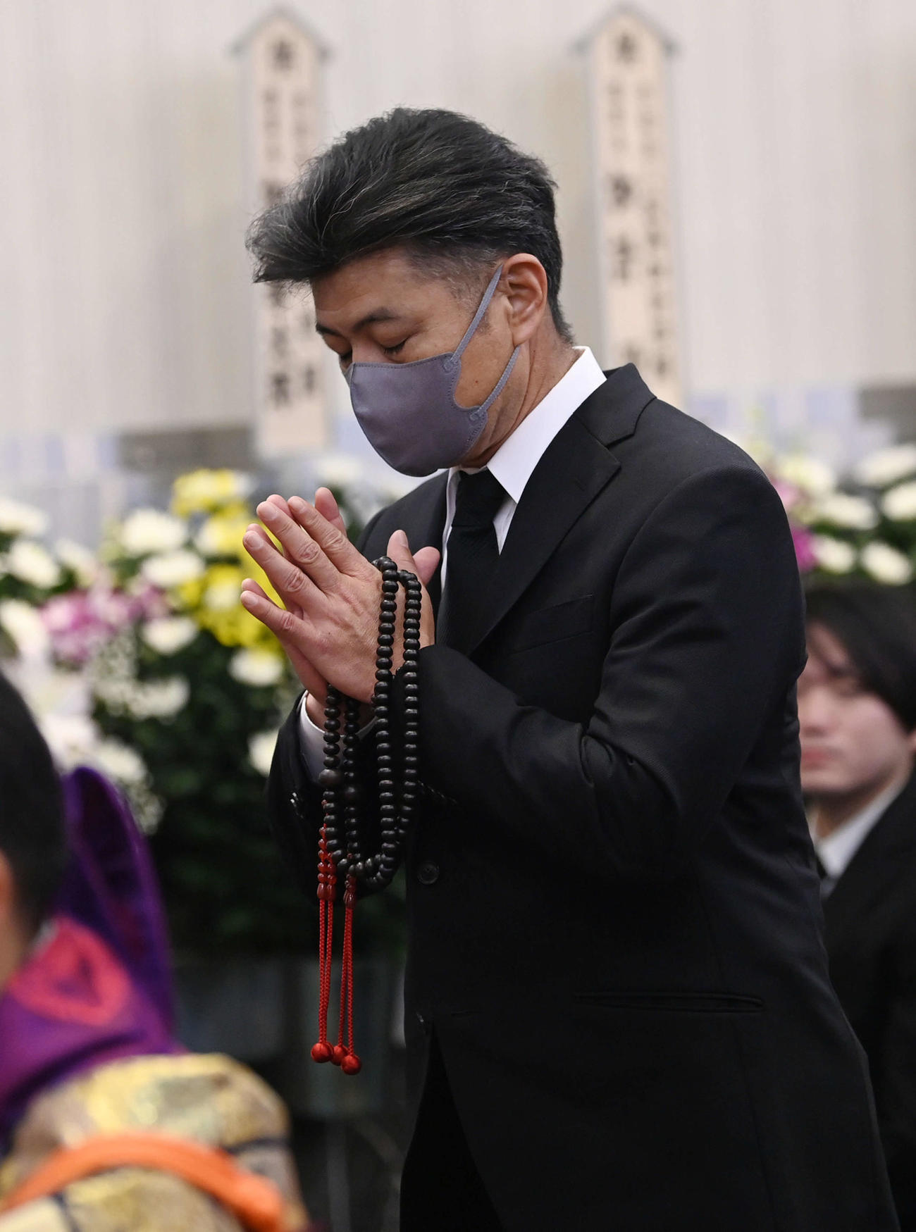 告別式に参列した緒方孝市氏