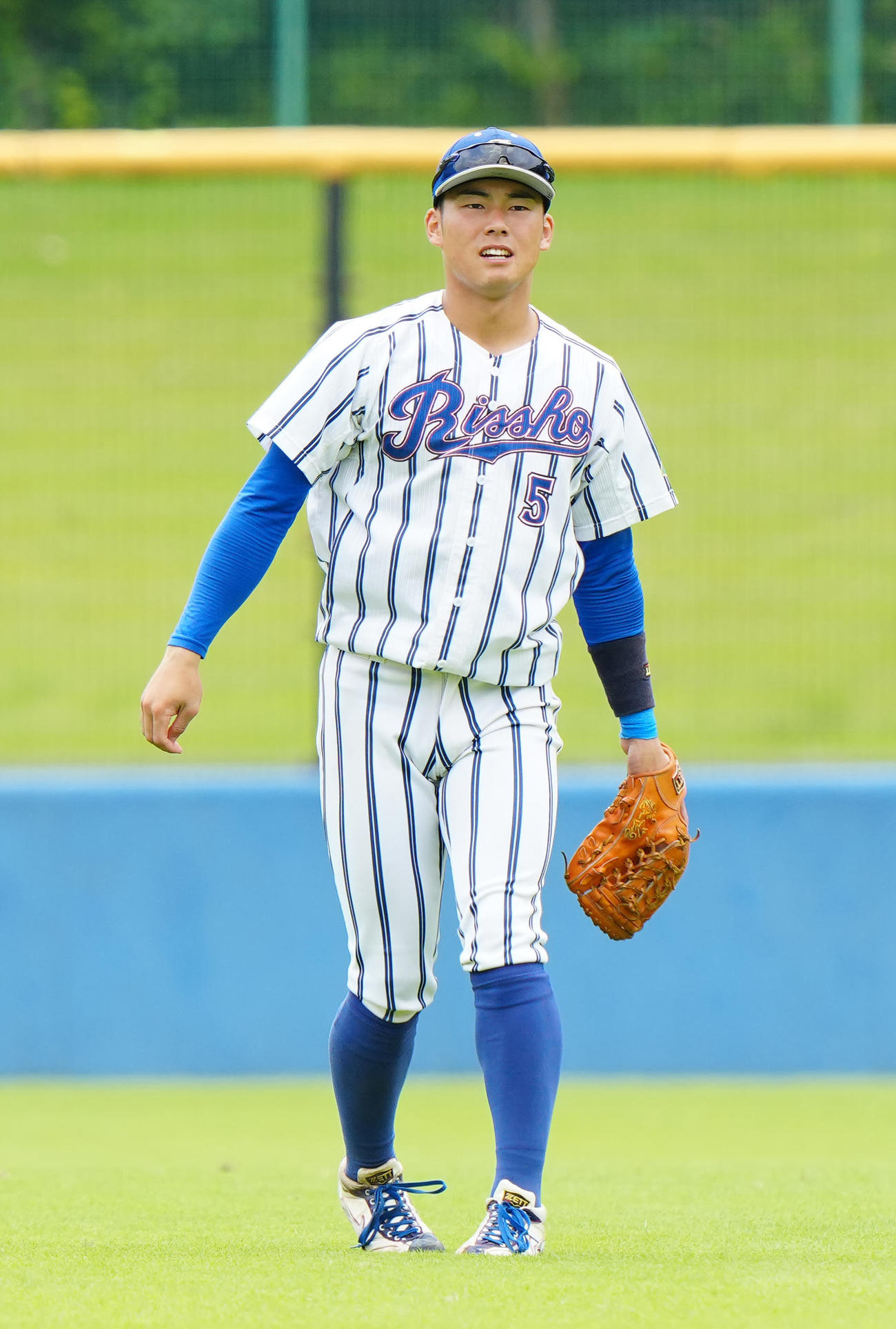 紅白戦で中堅の守備に就く立正大・飯山（撮影・江口和貴）