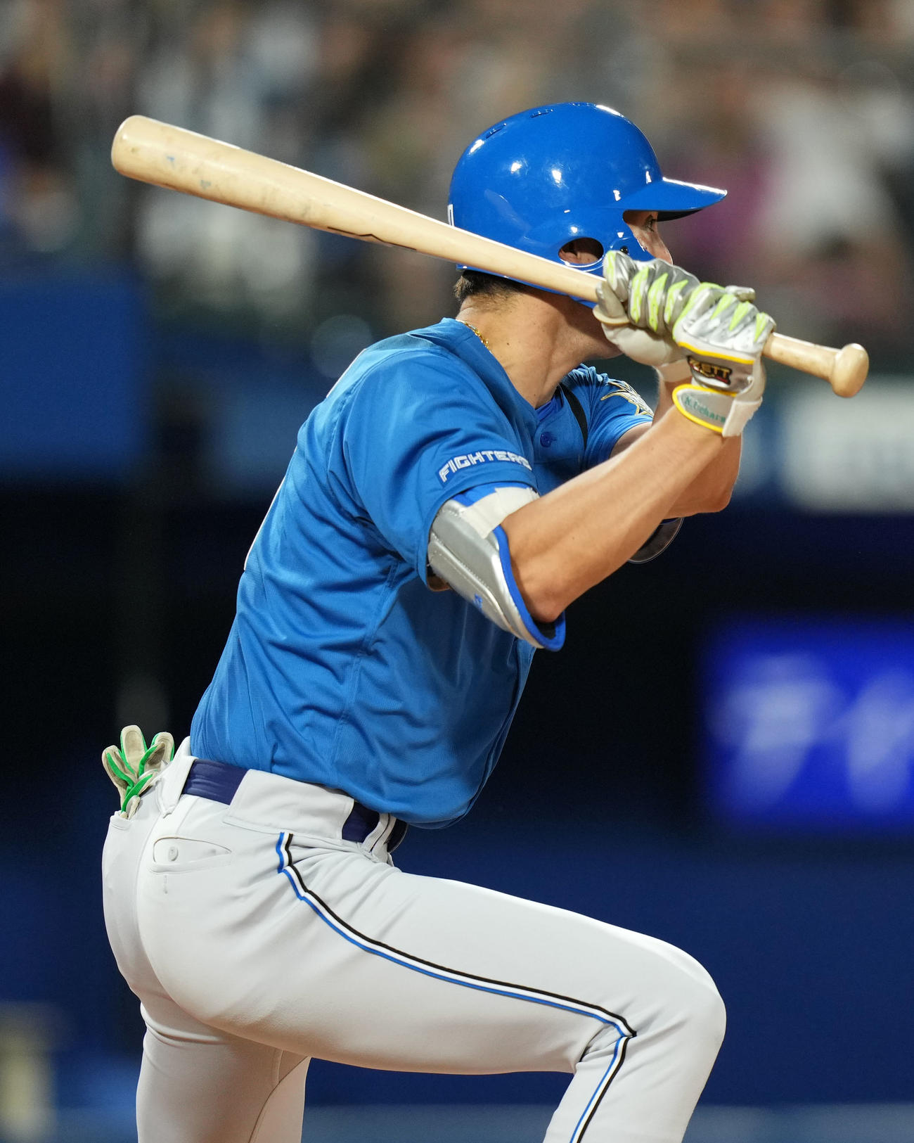 DeNA対日本ハム　5回表日本ハム無死一、二塁、左前打を放つ上原（撮影・横山健太）