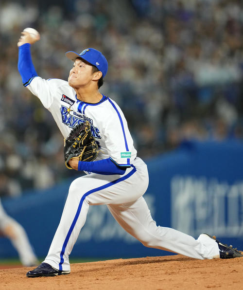 DeNA対日本ハム　5回表途中から登板したDeNA森原（撮影・横山健太）