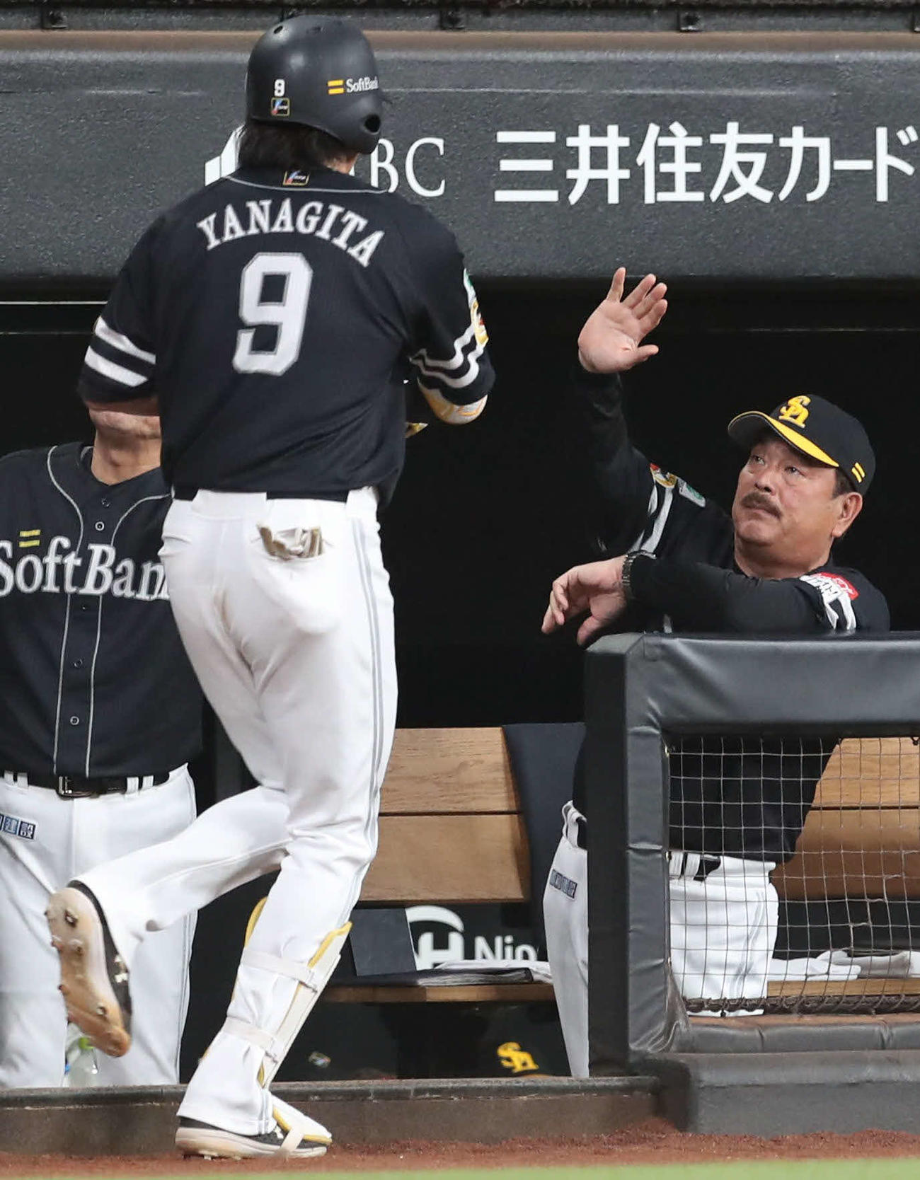 5月23日　日本ハム戦、柳田を迎える藤本監督