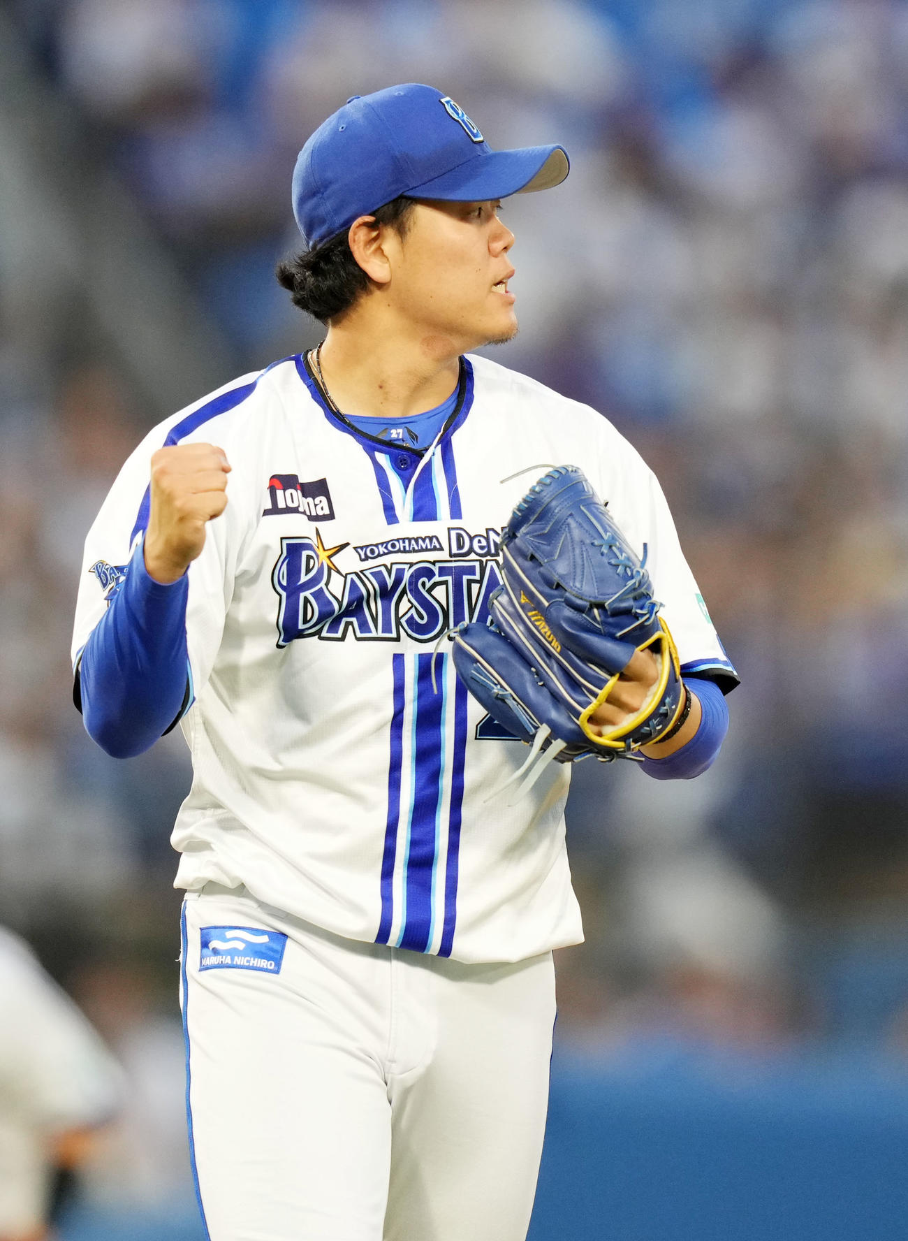 DeNA対日本ハム　3回表を無失点に抑えガッツポーズするDeNA上茶谷（撮影・横山健太）