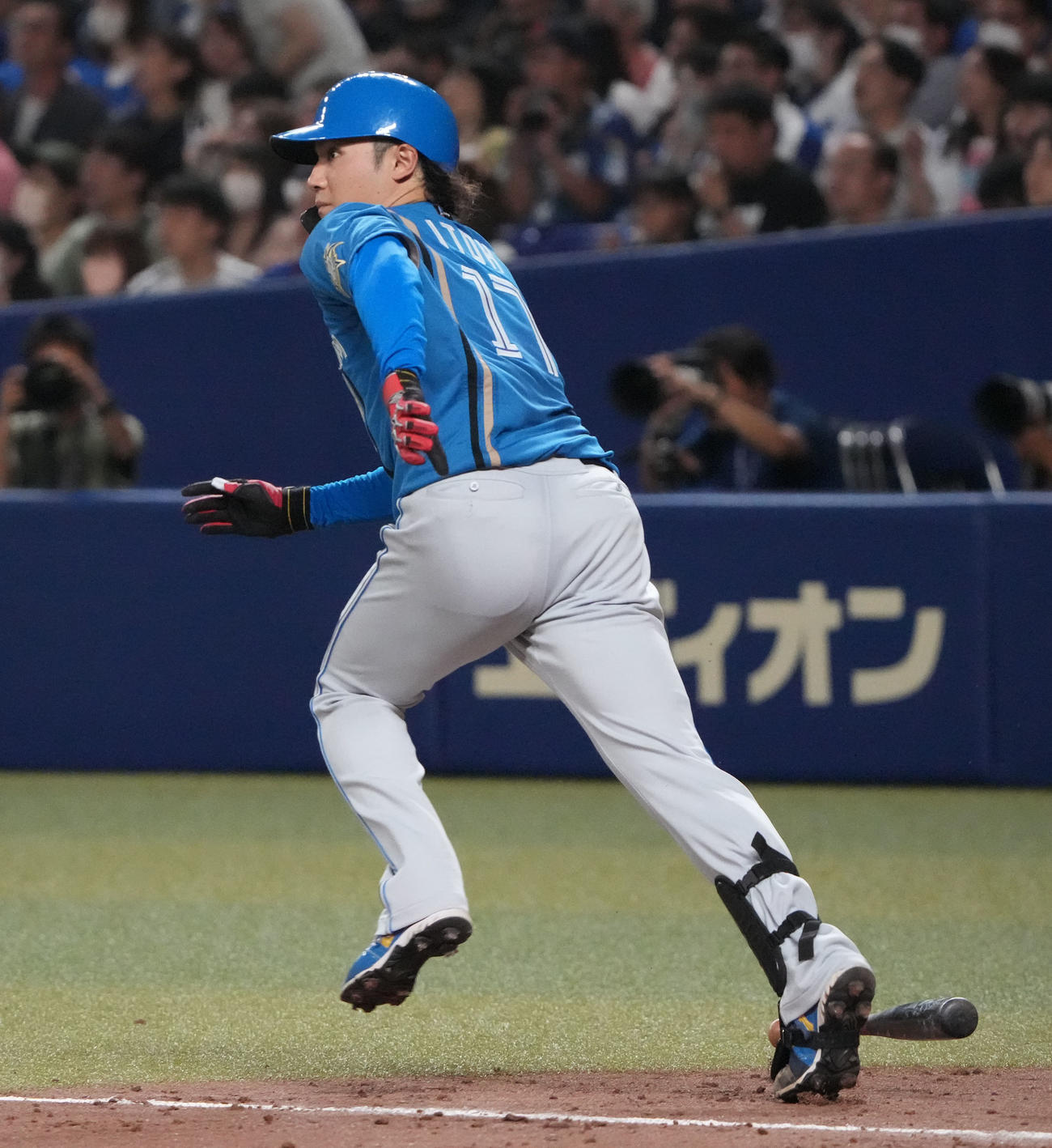 中日対日本ハム　5回表日本ハム2死一塁、左適時二塁打を放つ伊藤（2023年6月17日撮影）