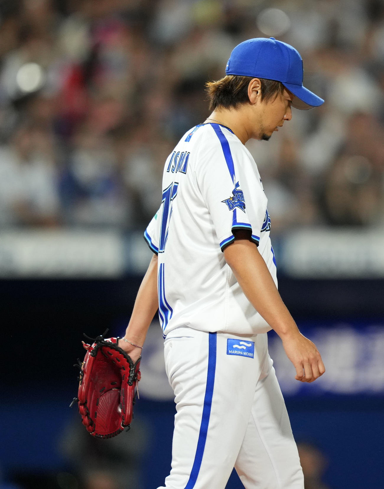 DeNA対日本ハム　5回表日本ハム無死一、二塁、上原健太に左前打を浴び肩を落とす三嶋（撮影・横山健太）