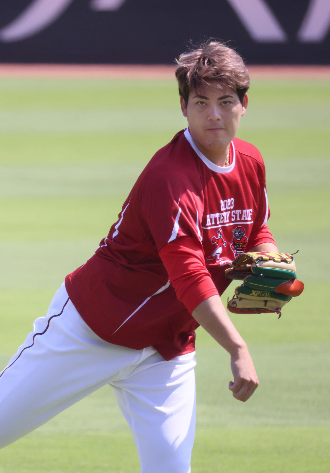 広島投手指名練習　キャッチボールをする九里（撮影・加藤孝規）