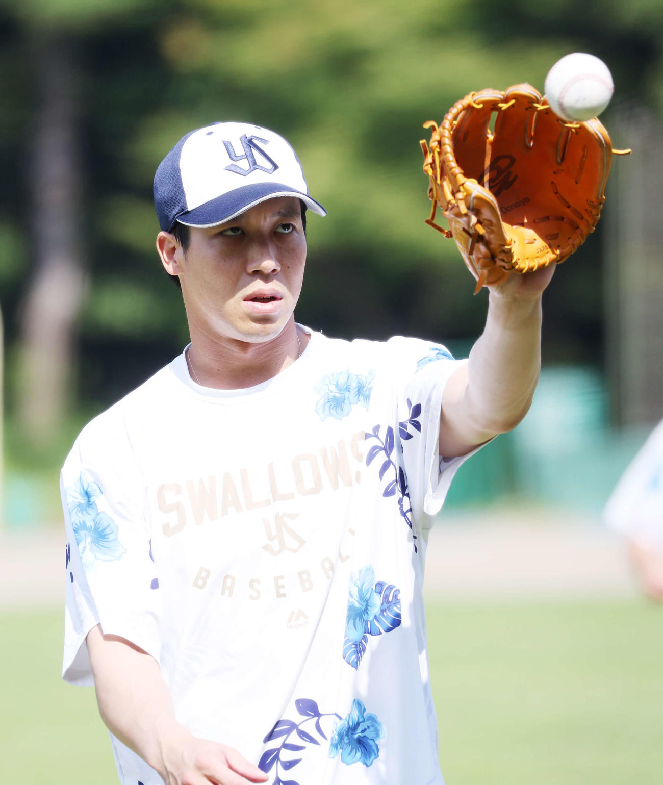 ヤクルト対楽天　キャッチボールするヤクルト山田（撮影・鈴木正人）