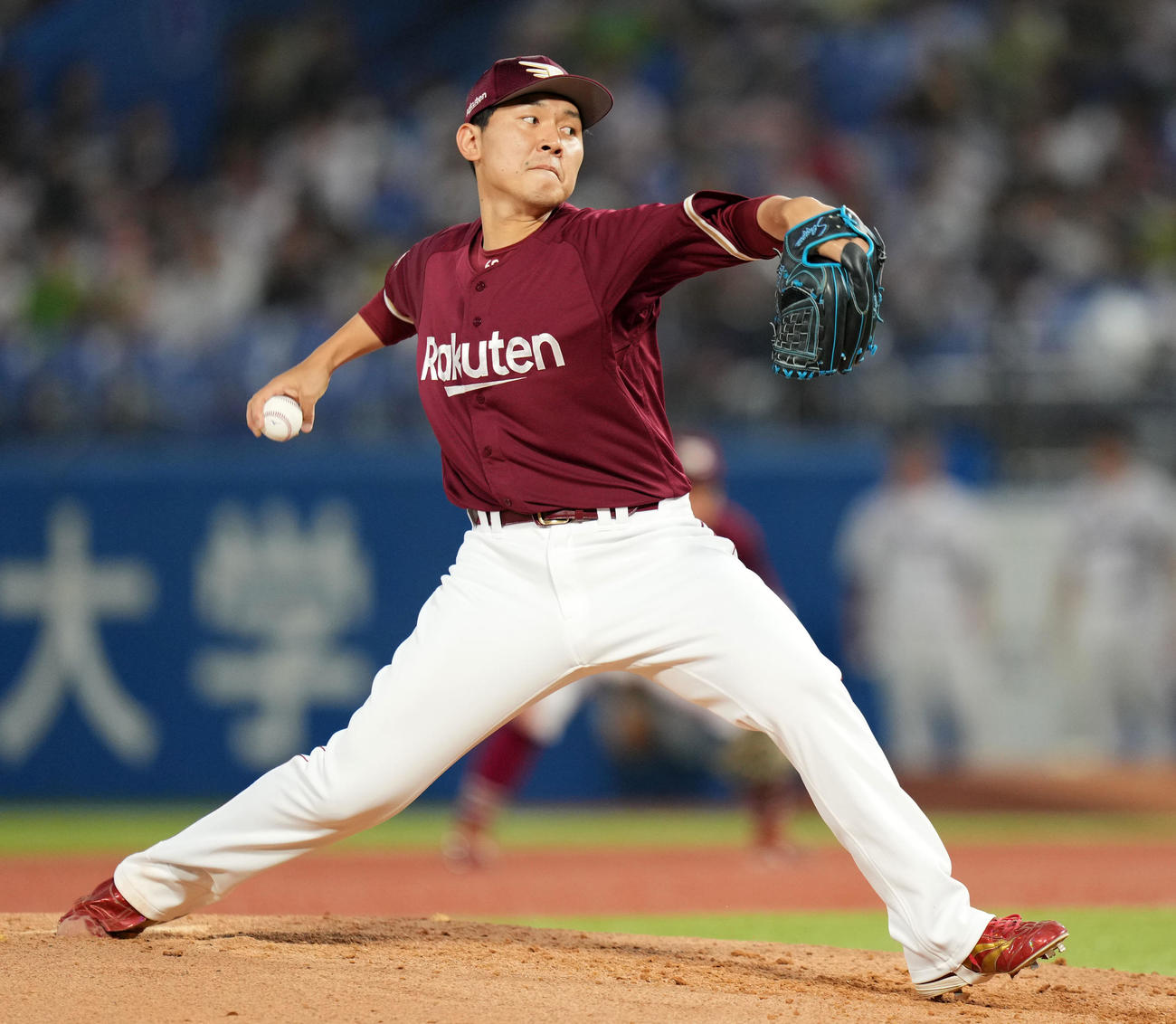 ヤクルト対楽天　3回裏から登板した楽天西口（撮影・横山健太）