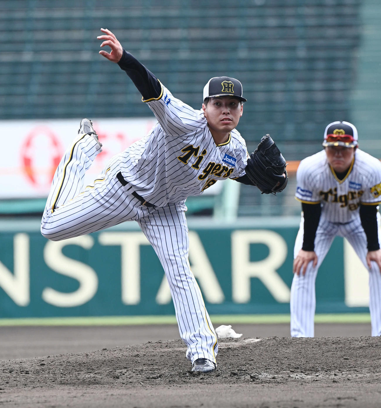 甲子園のマウンドから投げ込む阪神馬場（撮影・和賀正仁）