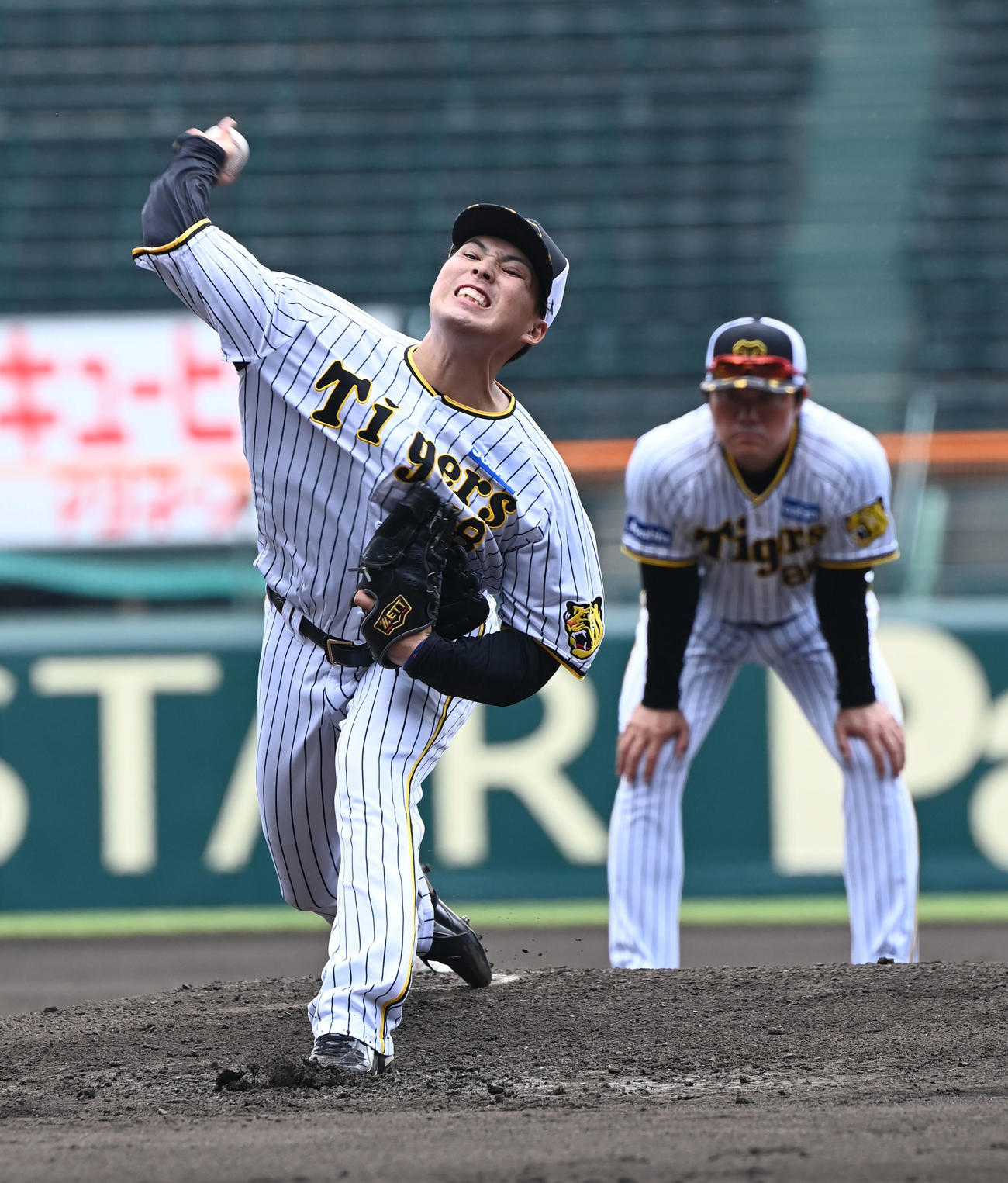 甲子園のマウンドから投げ込む阪神馬場（撮影・和賀正仁）