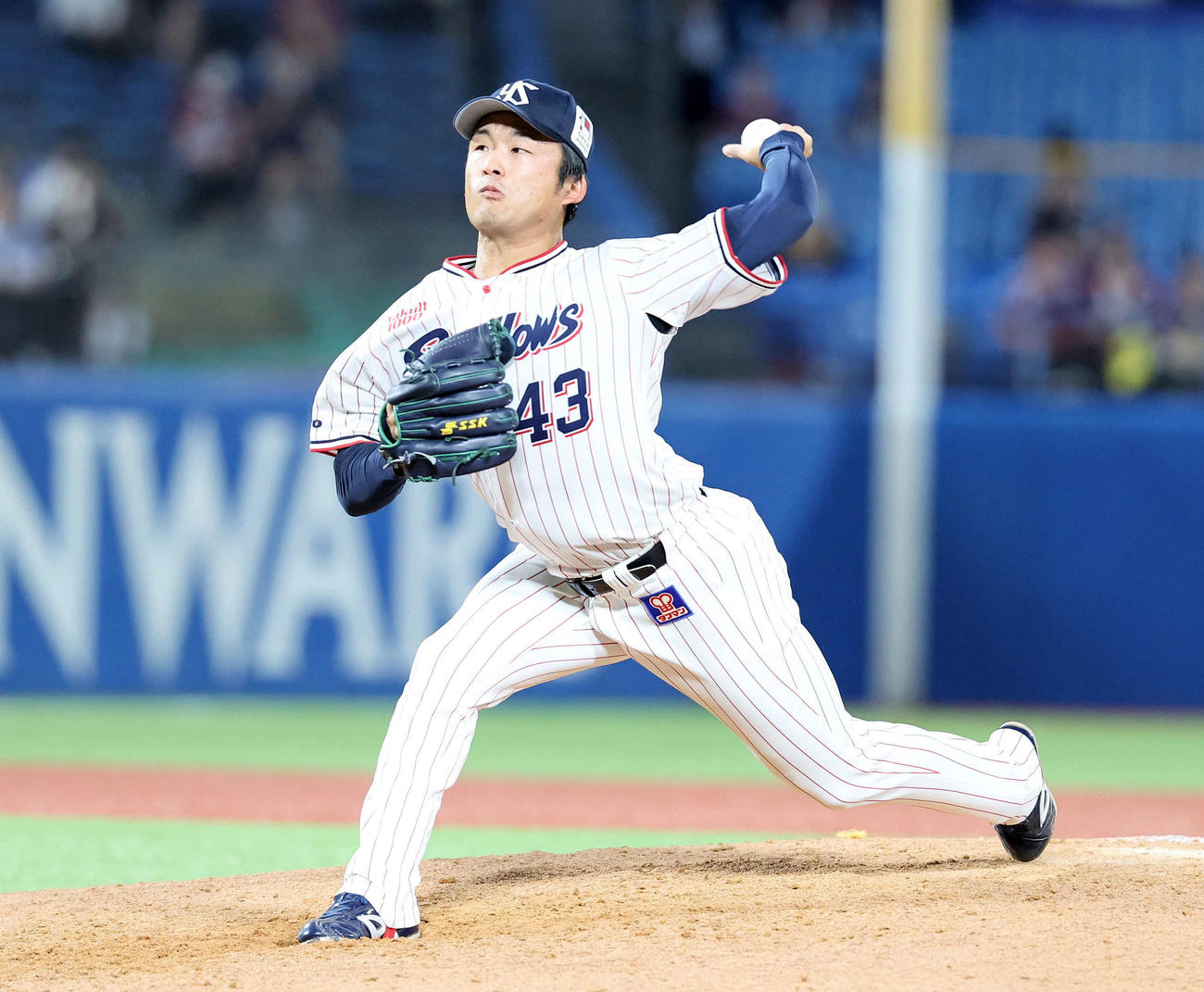 ヤクルト対楽天　力投するヤクルト3番手の山本（撮影・鈴木正人）