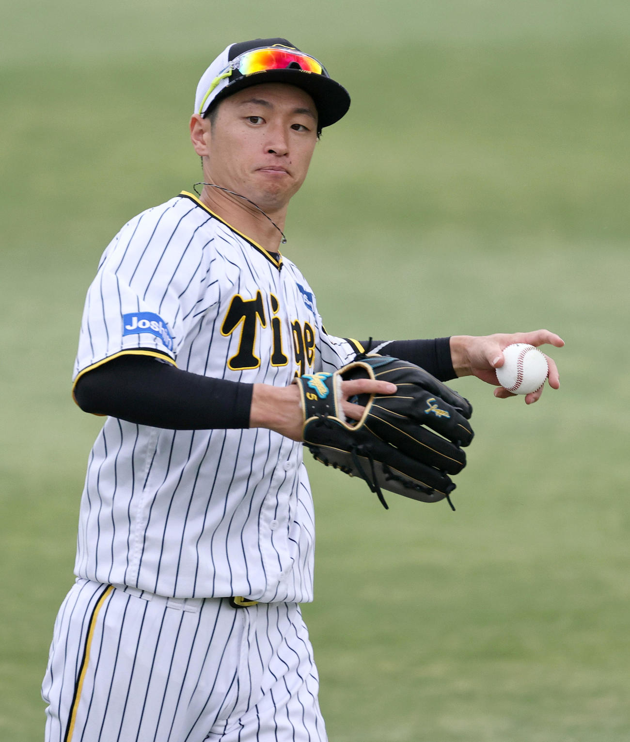 練習に励む阪神近本（撮影・上山淳一）